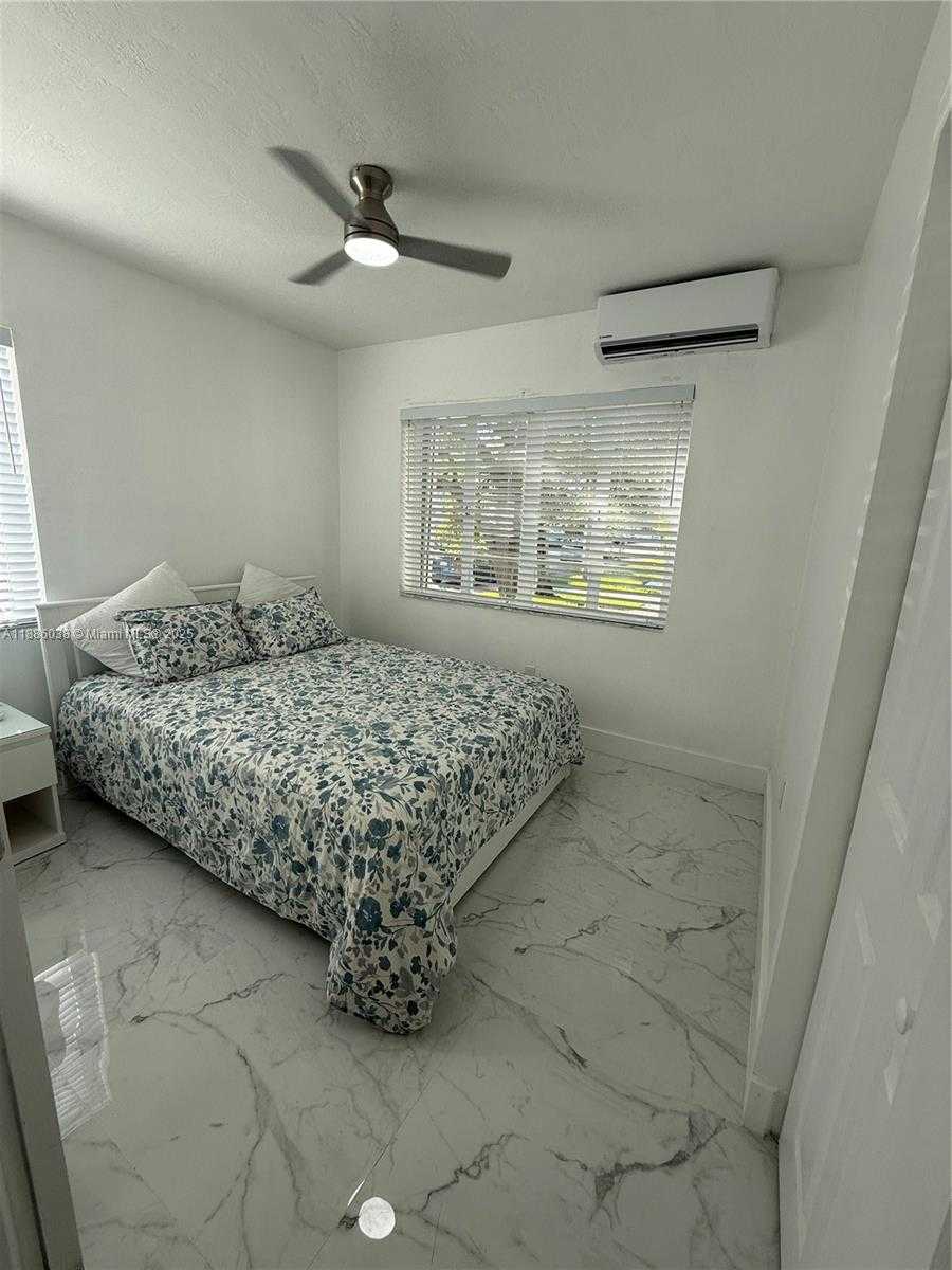 Small Image of 8340 CRESPI BLVD #18, Miami Beach Number 13