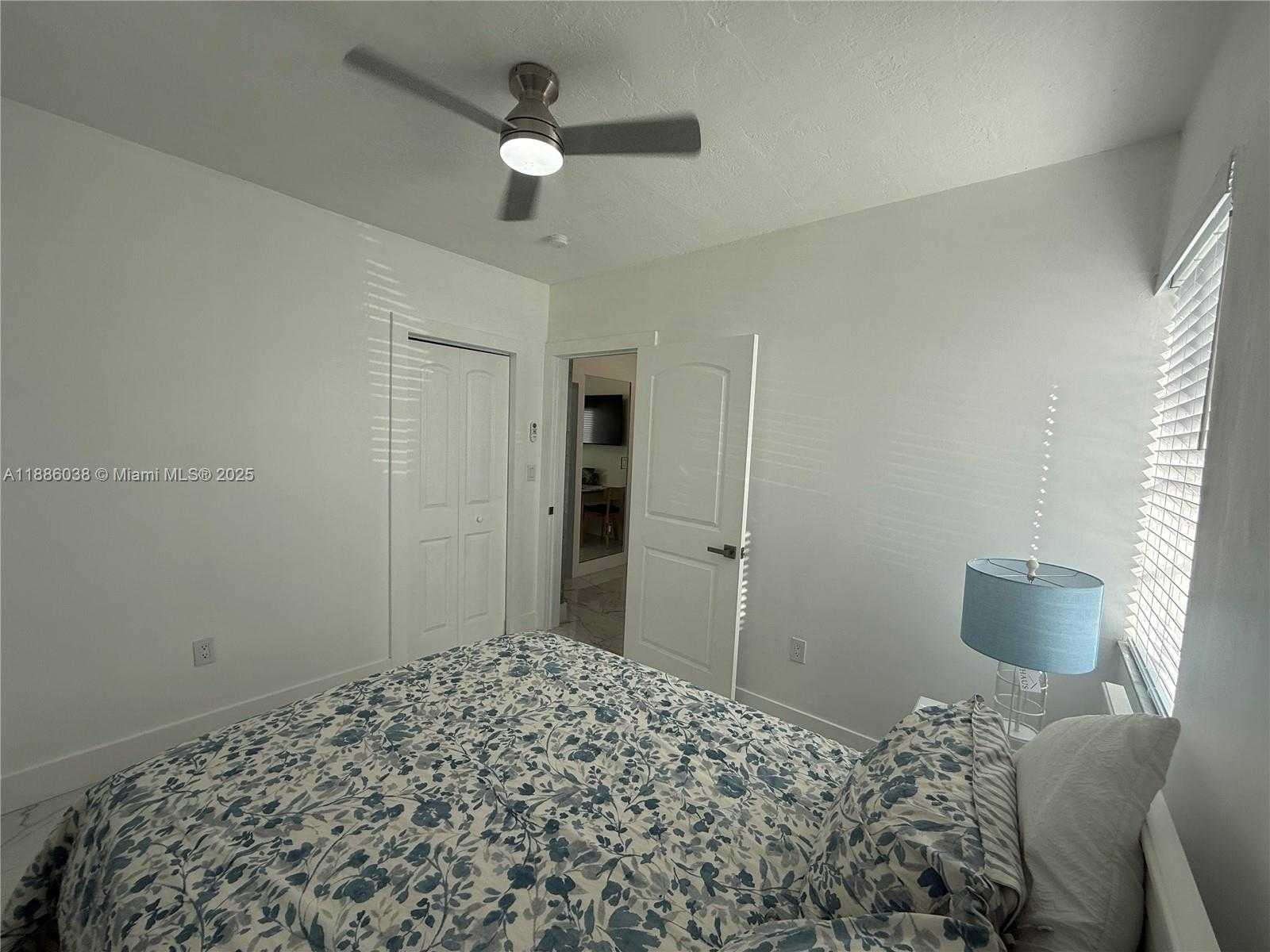 Small Image of 8340 CRESPI BLVD #18, Miami Beach Number 15