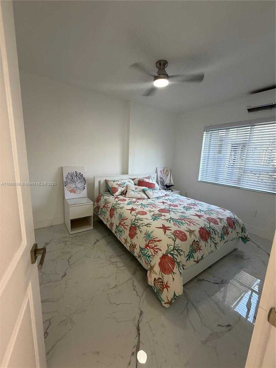 Small Image of 8340 CRESPI BLVD #18, Miami Beach Number 16