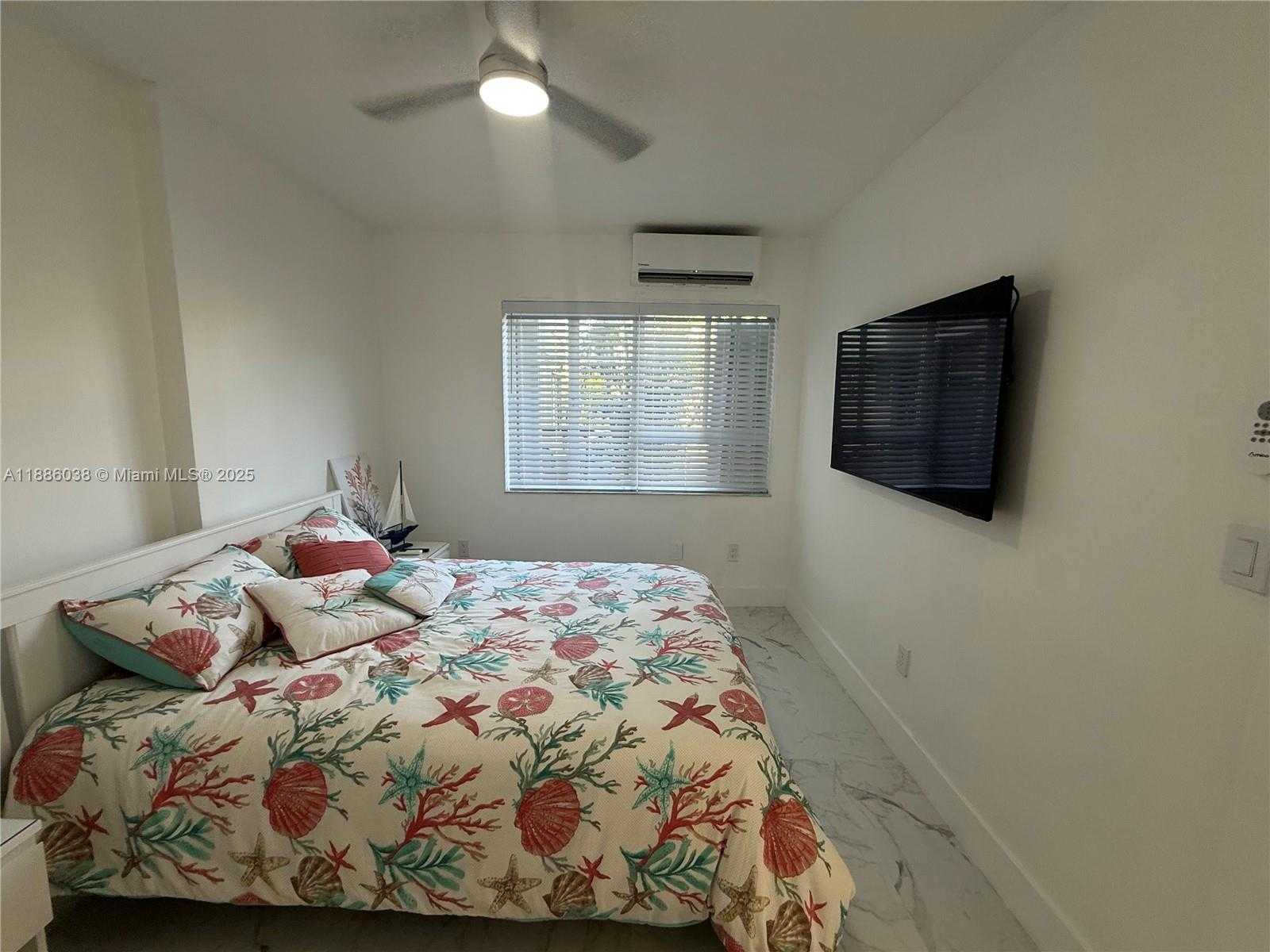 Small Image of 8340 CRESPI BLVD #18, Miami Beach Number 17