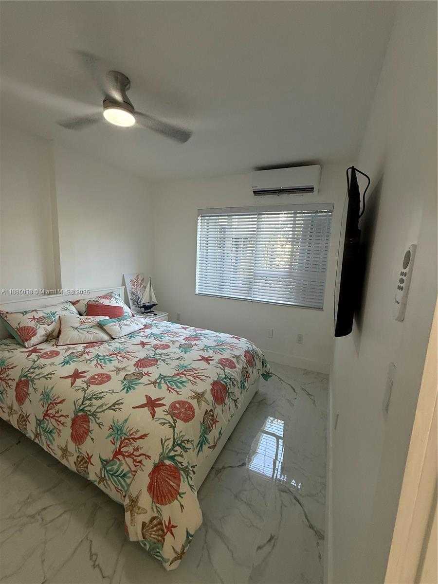Small Image of 8340 CRESPI BLVD #18, Miami Beach Number 20