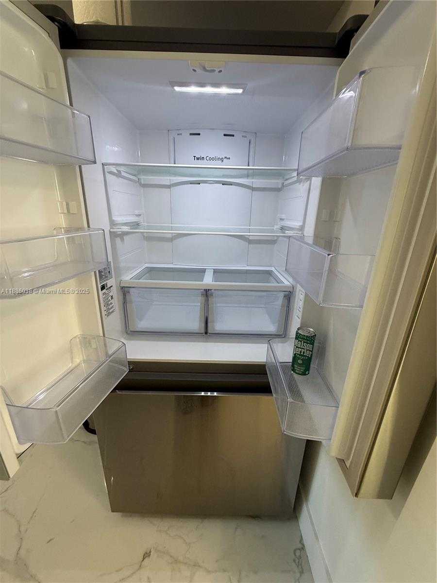 Small Image of 8340 CRESPI BLVD #18, Miami Beach Number 27