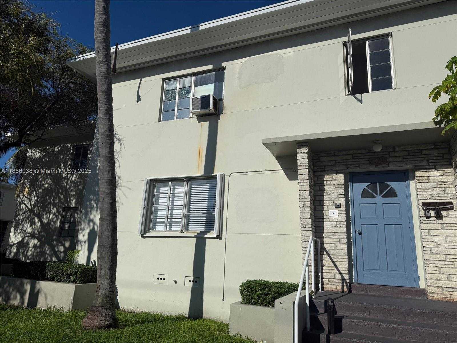 Small Image of 8340 CRESPI BLVD #18, Miami Beach Number 3