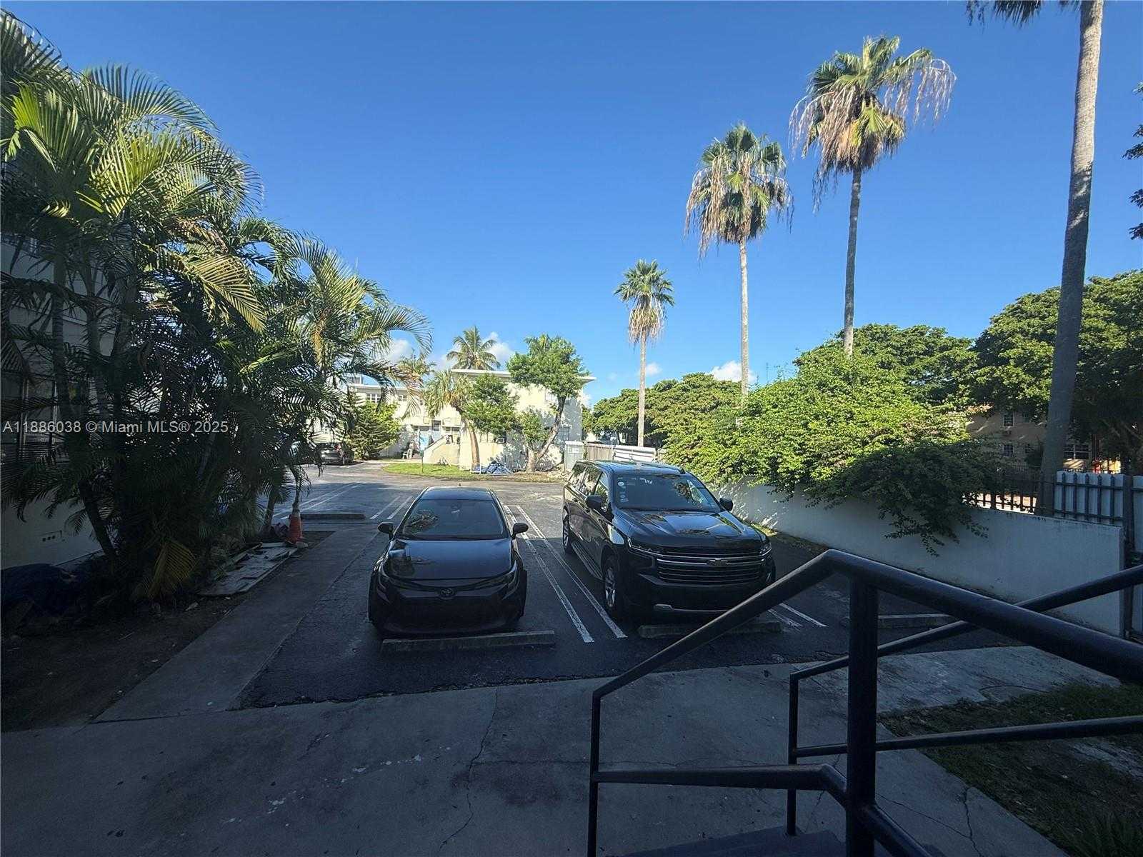 Small Image of 8340 CRESPI BLVD #18, Miami Beach Number 30
