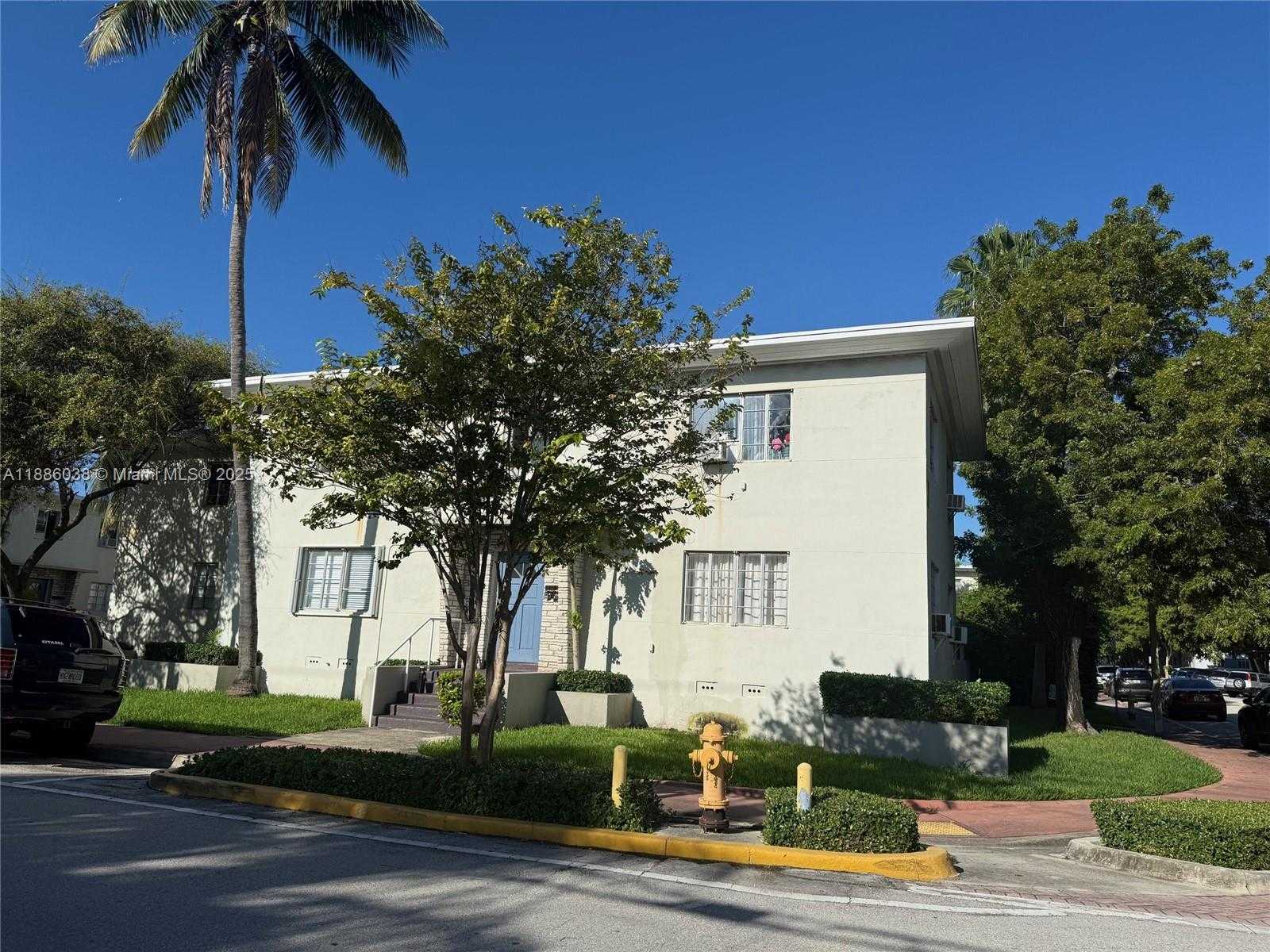 Small Image of 8340 CRESPI BLVD #18, Miami Beach Number 31