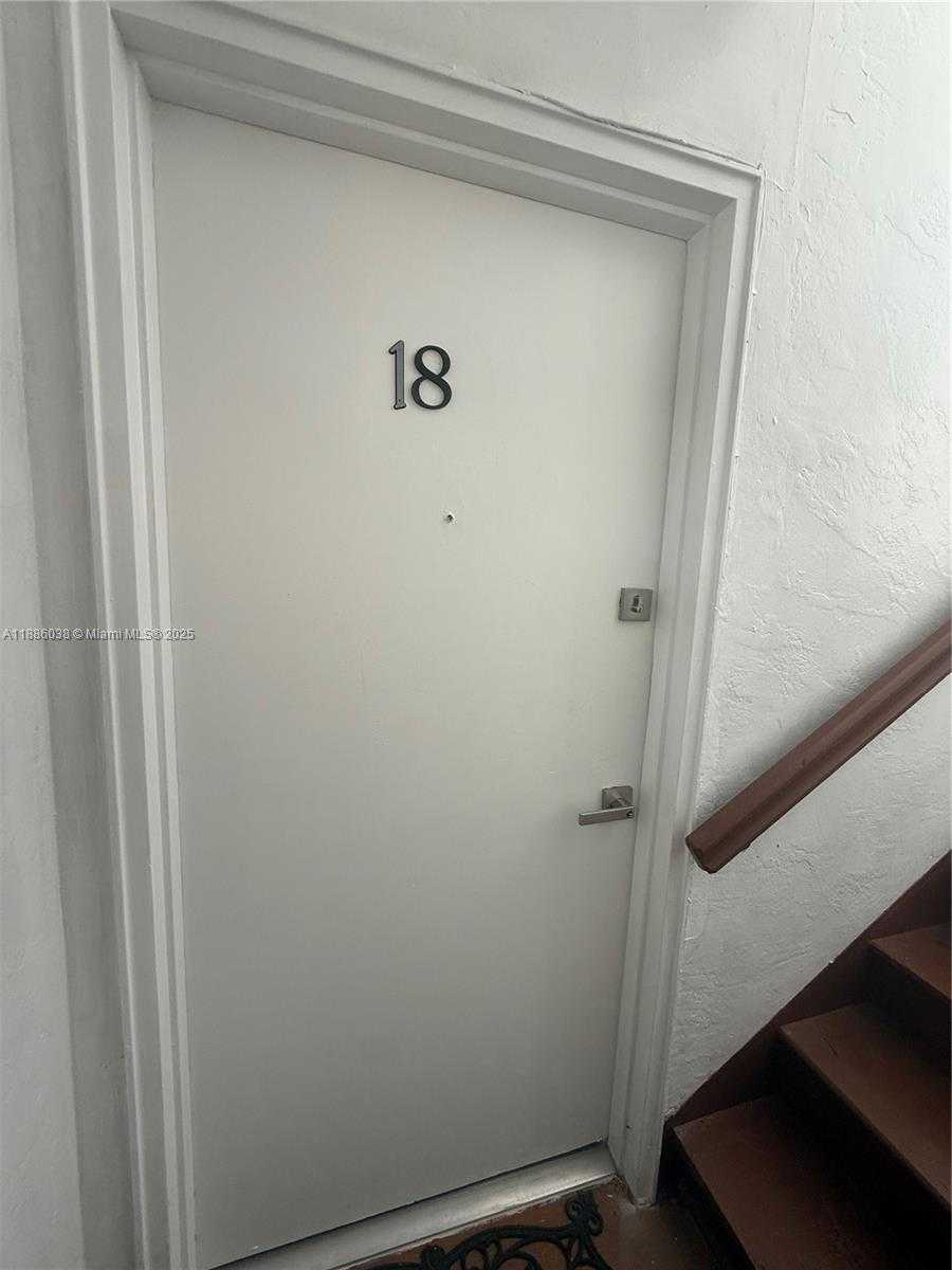 Small Image of 8340 CRESPI BLVD #18, Miami Beach Number 4