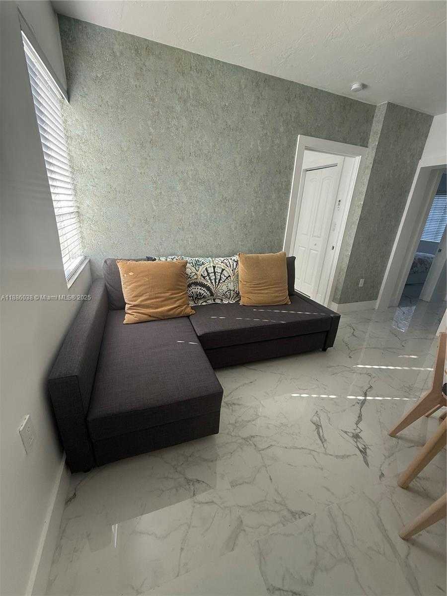 Small Image of 8340 CRESPI BLVD #18, Miami Beach Number 6