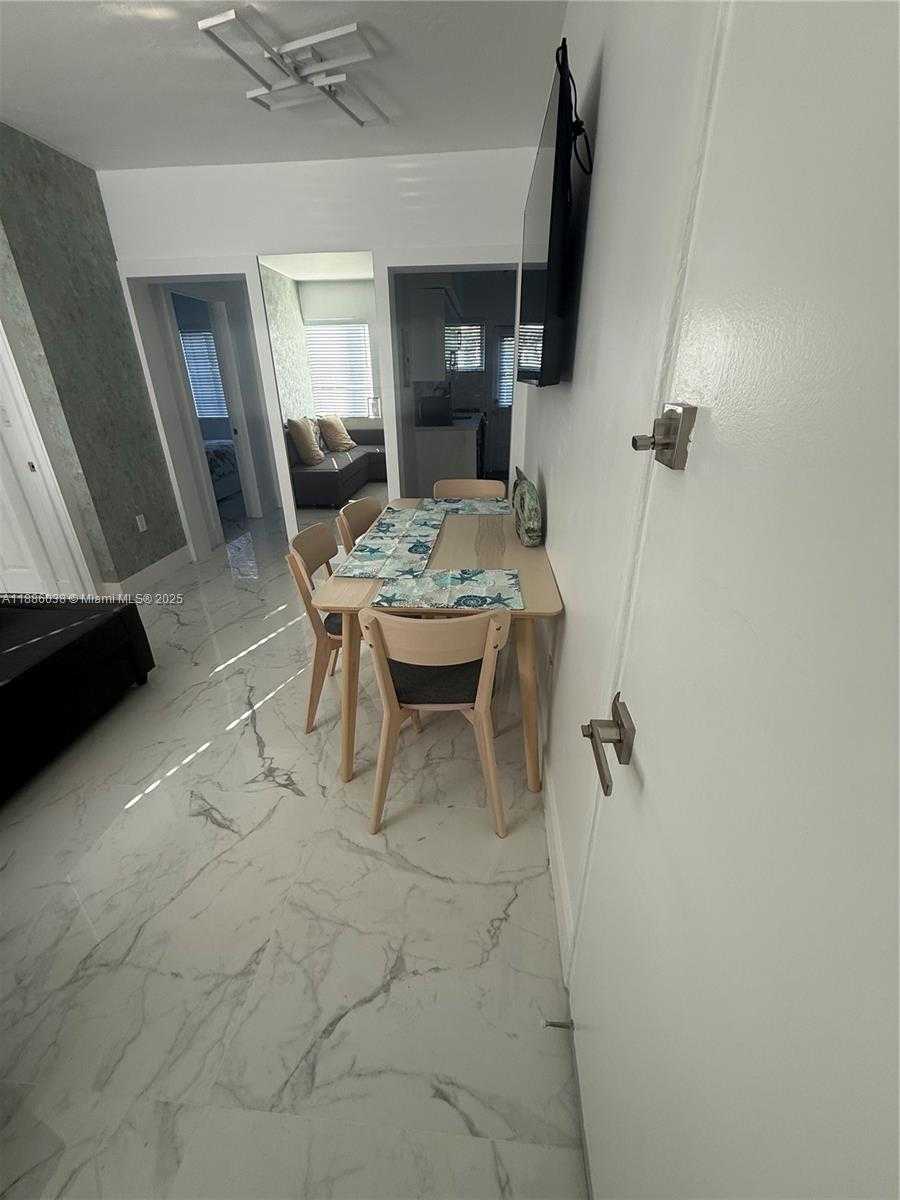 Small Image of 8340 CRESPI BLVD #18, Miami Beach Number 7