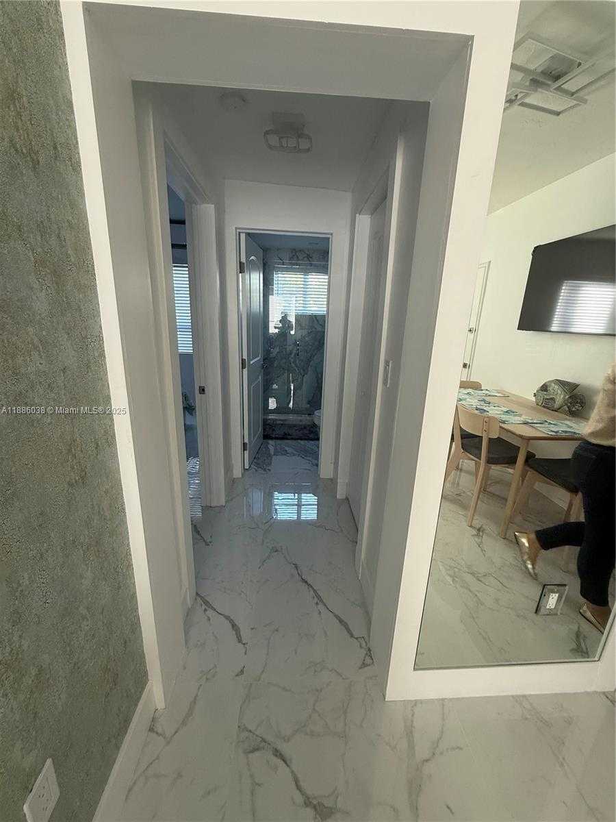 Small Image of 8340 CRESPI BLVD #18, Miami Beach Number 9