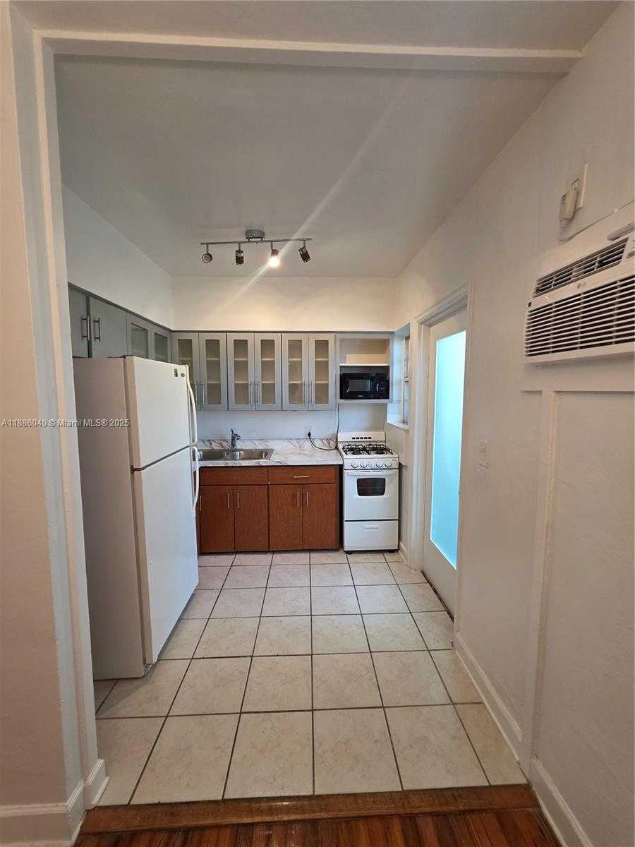Small Image of 8024 HARDING AVE #1, Miami Beach Number 6