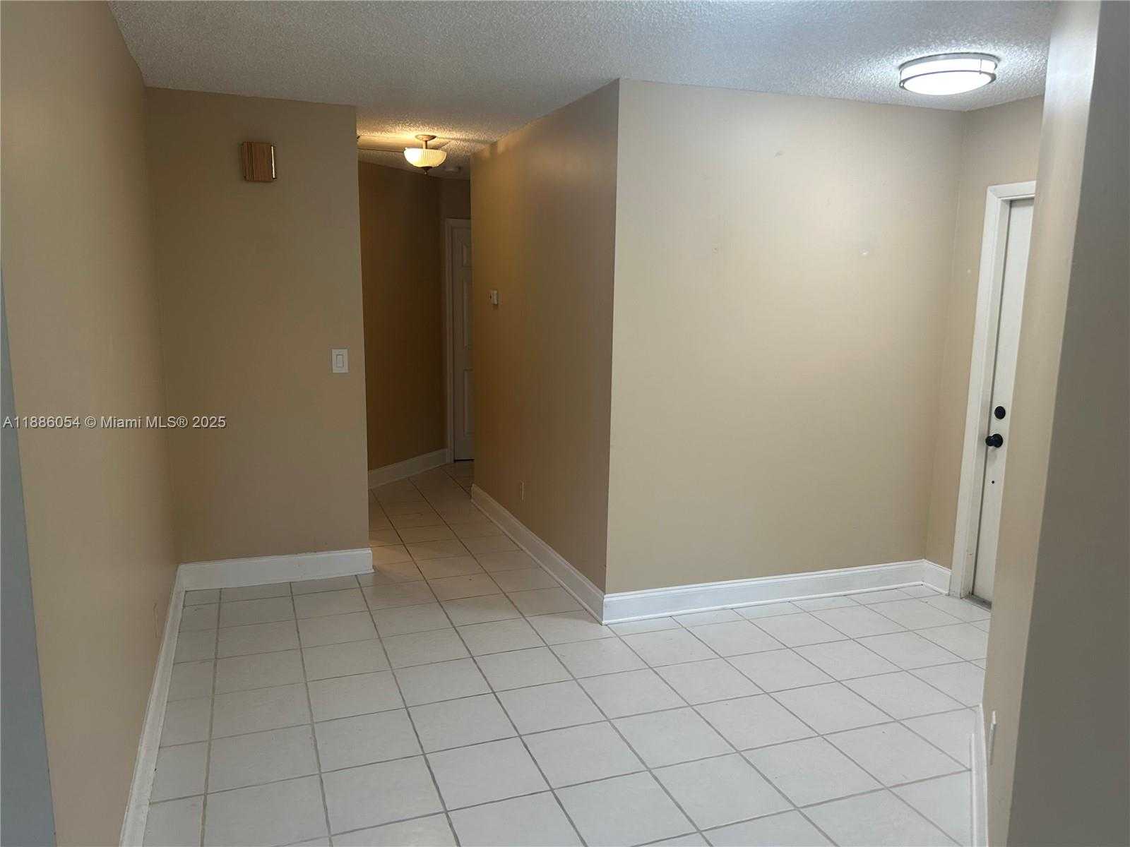 Small Image of 2939 MYRTLE OAK CIR, Davie Number 11