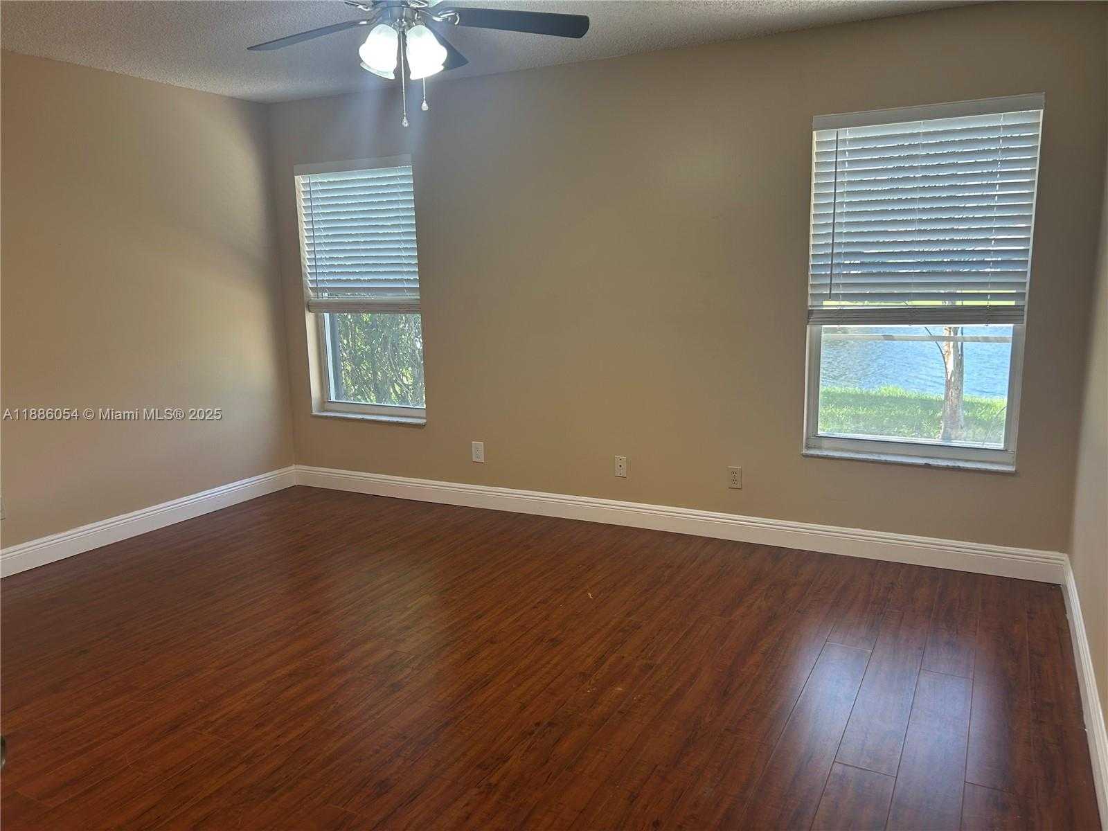 Small Image of 2939 MYRTLE OAK CIR, Davie Number 12