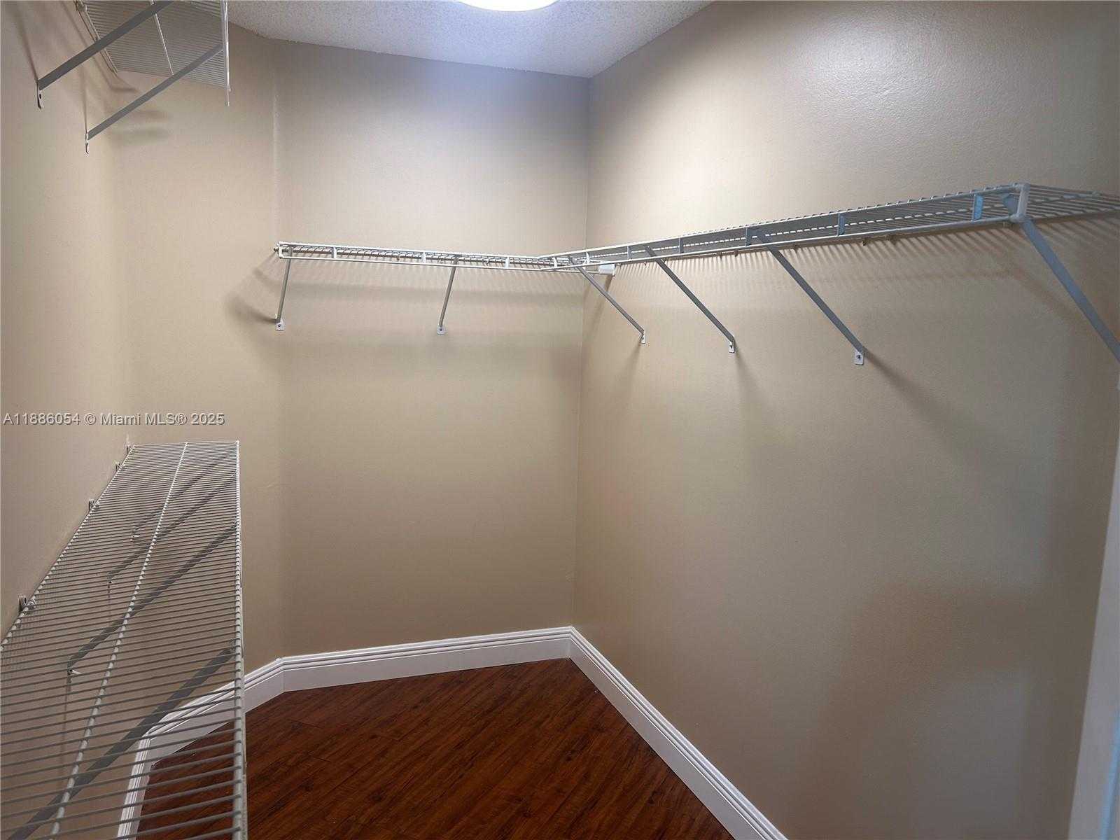 Small Image of 2939 MYRTLE OAK CIR, Davie Number 16