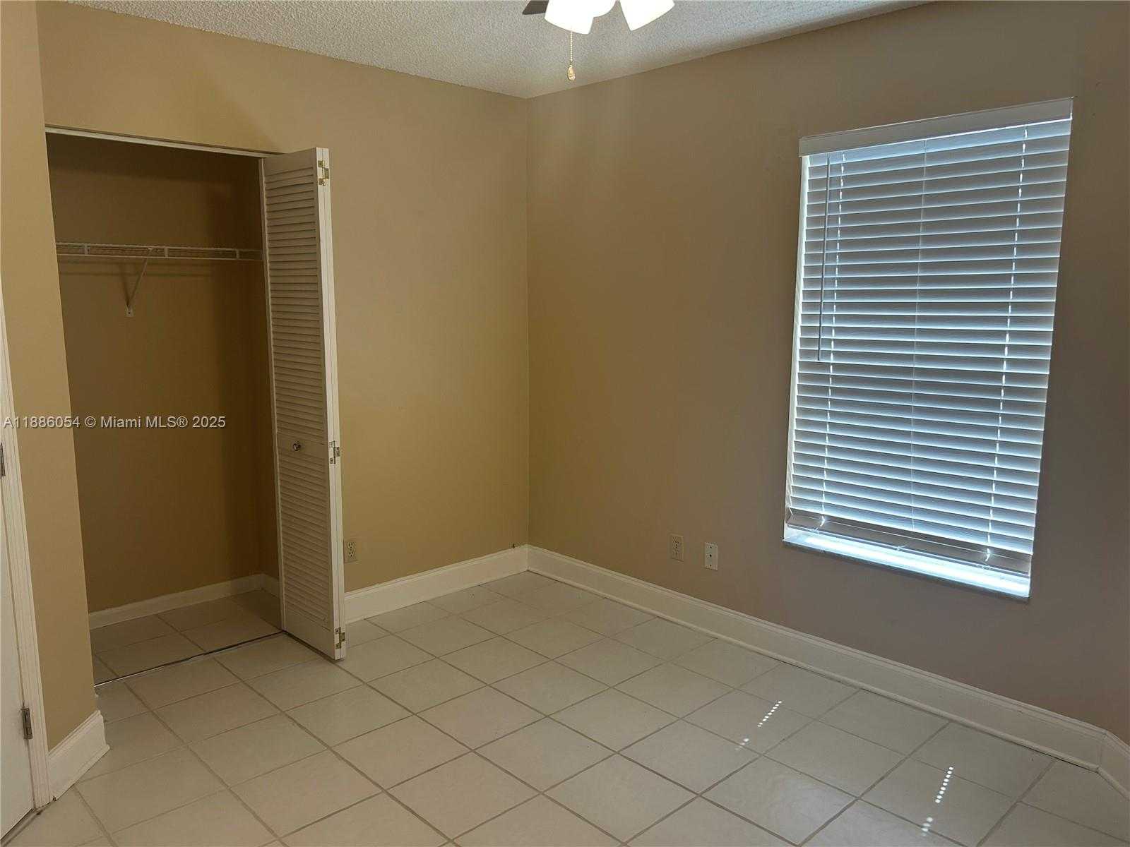 Small Image of 2939 MYRTLE OAK CIR, Davie Number 17