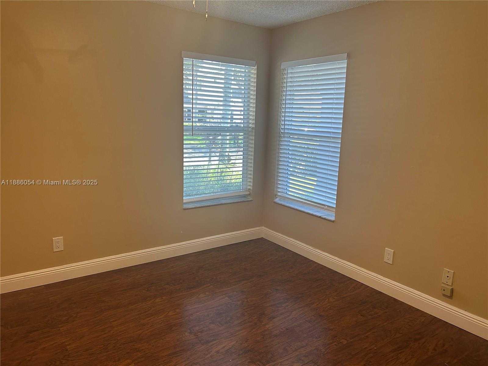 Small Image of 2939 MYRTLE OAK CIR, Davie Number 19