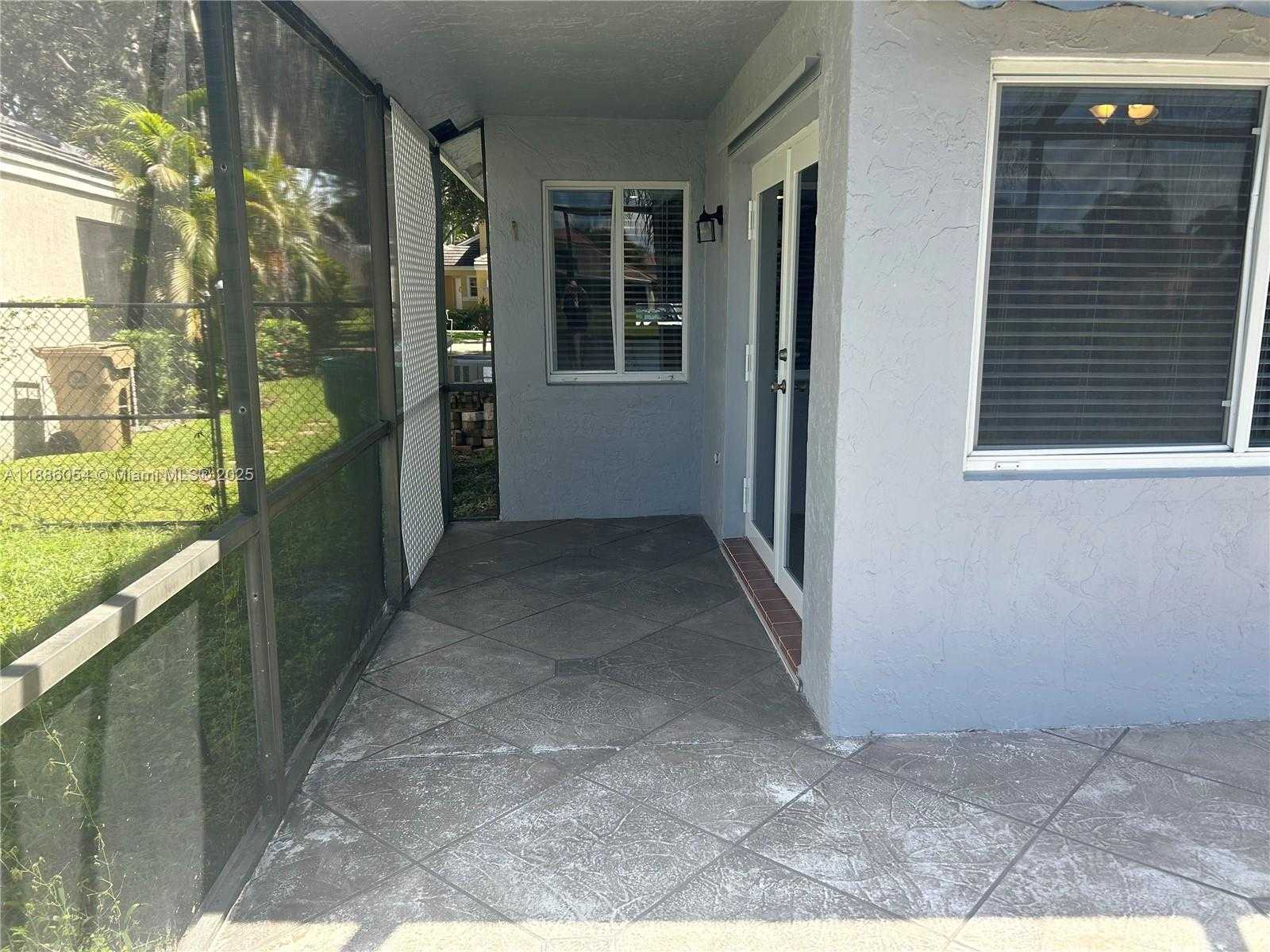 Small Image of 2939 MYRTLE OAK CIR, Davie Number 22