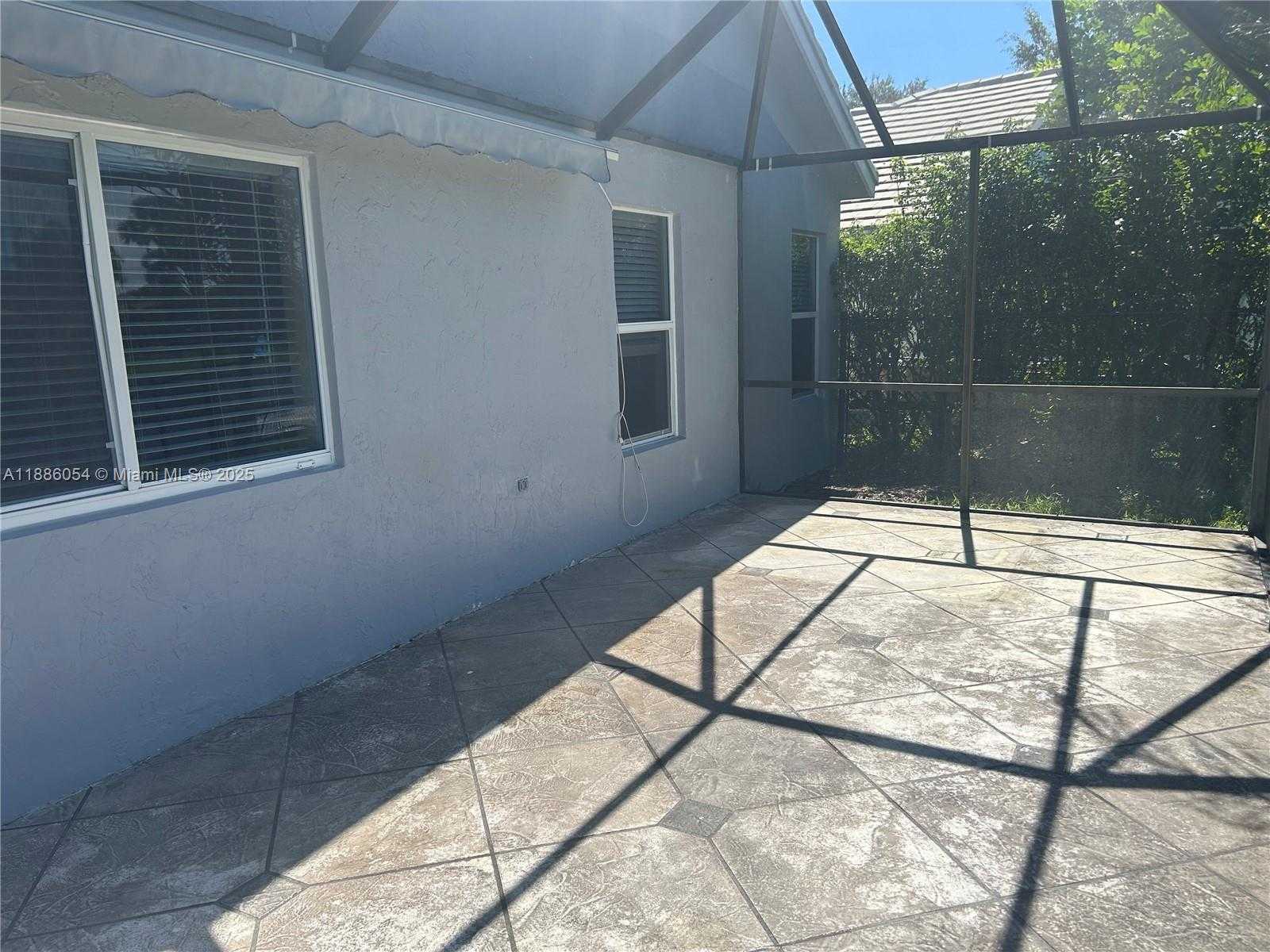 Small Image of 2939 MYRTLE OAK CIR, Davie Number 23