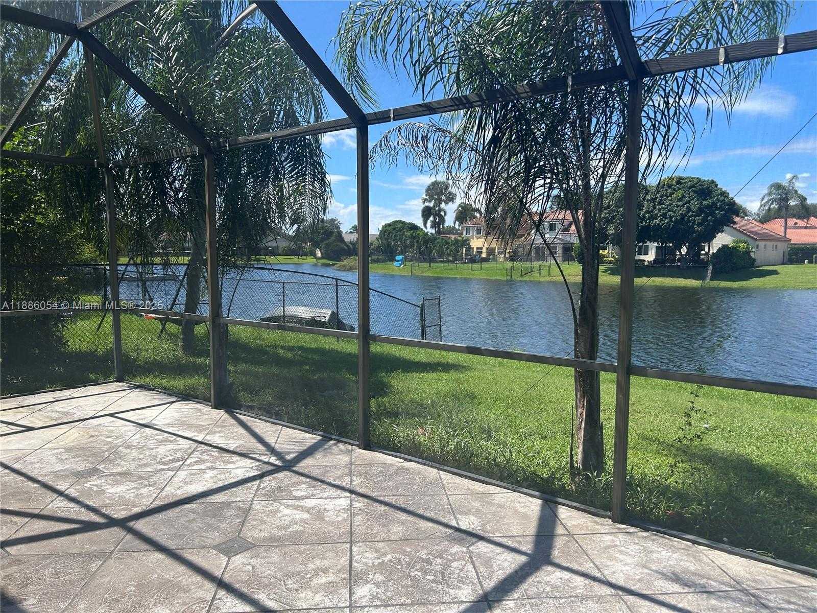 Small Image of 2939 MYRTLE OAK CIR, Davie Number 4