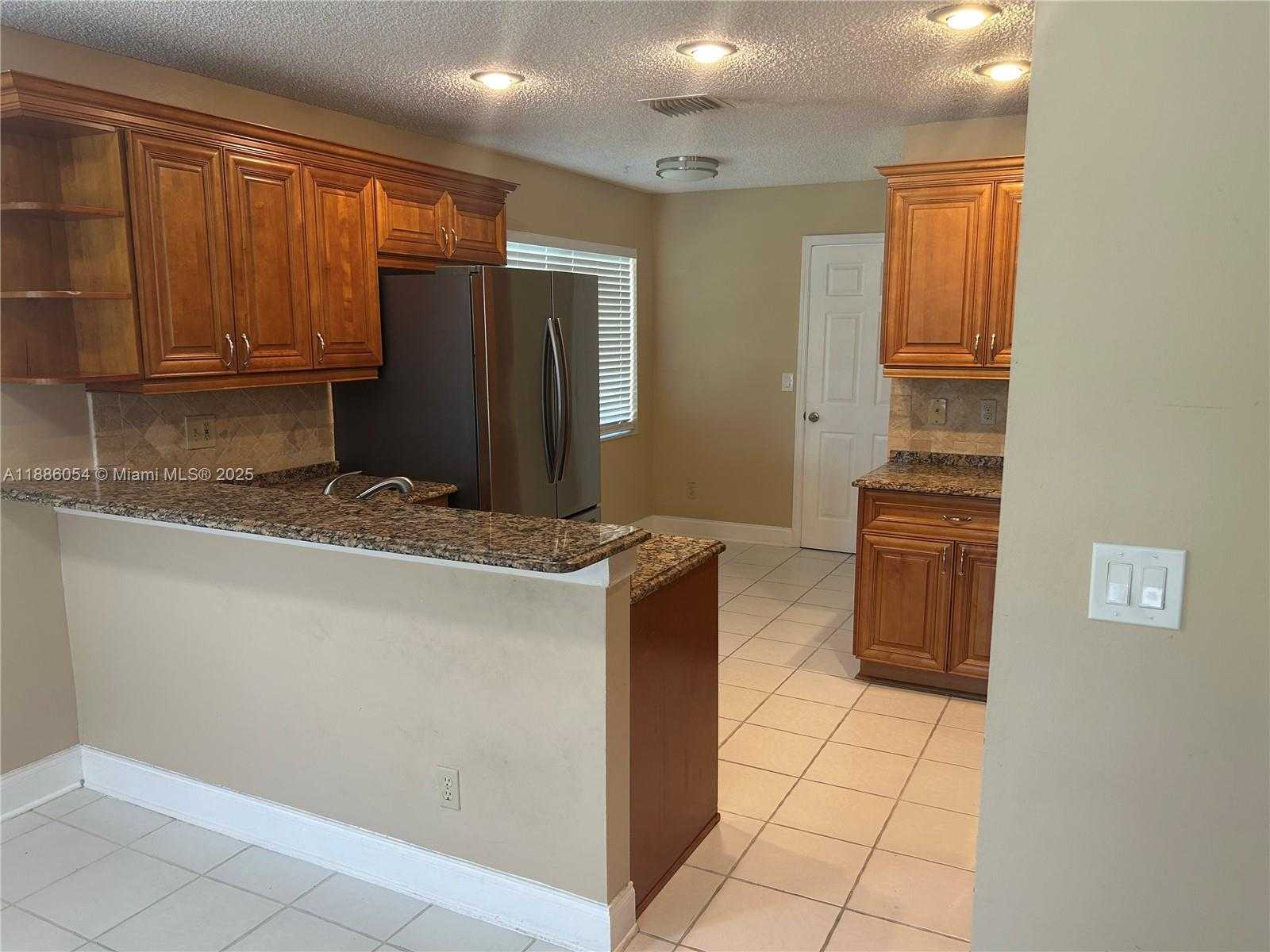 Small Image of 2939 MYRTLE OAK CIR, Davie Number 5