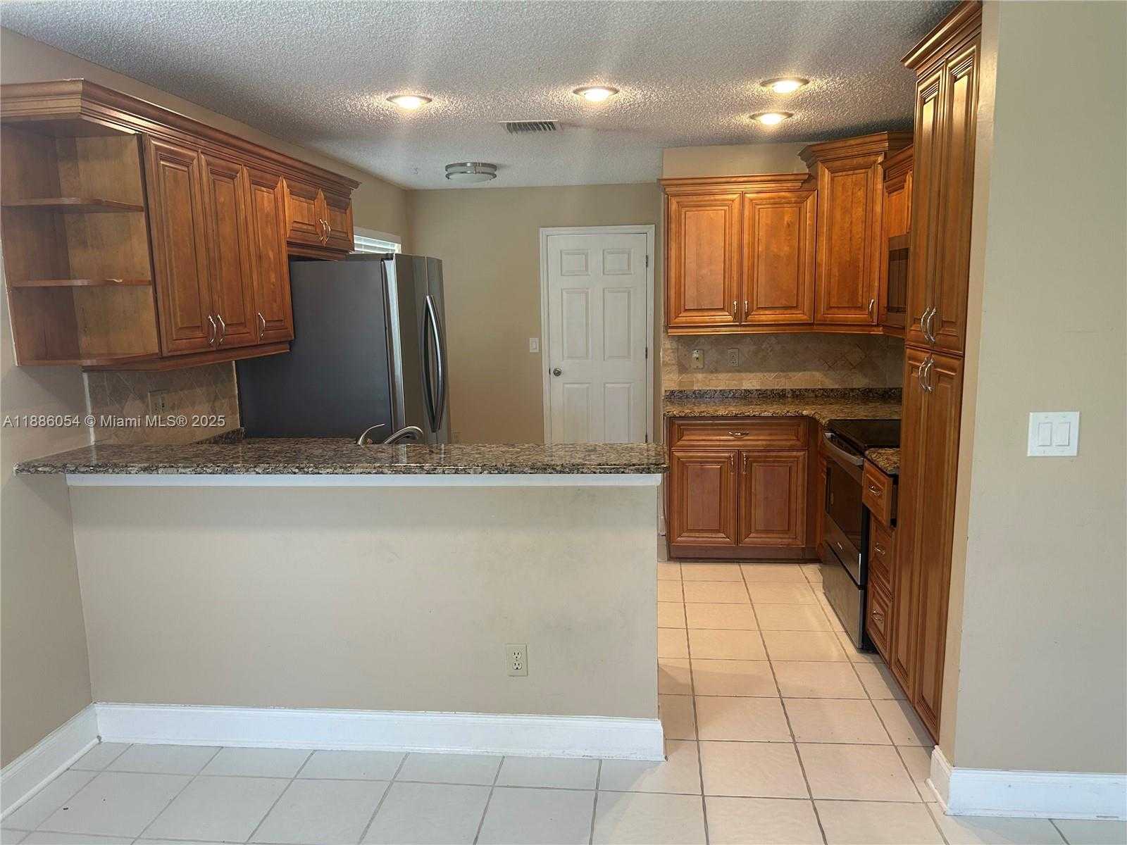 Small Image of 2939 MYRTLE OAK CIR, Davie Number 6