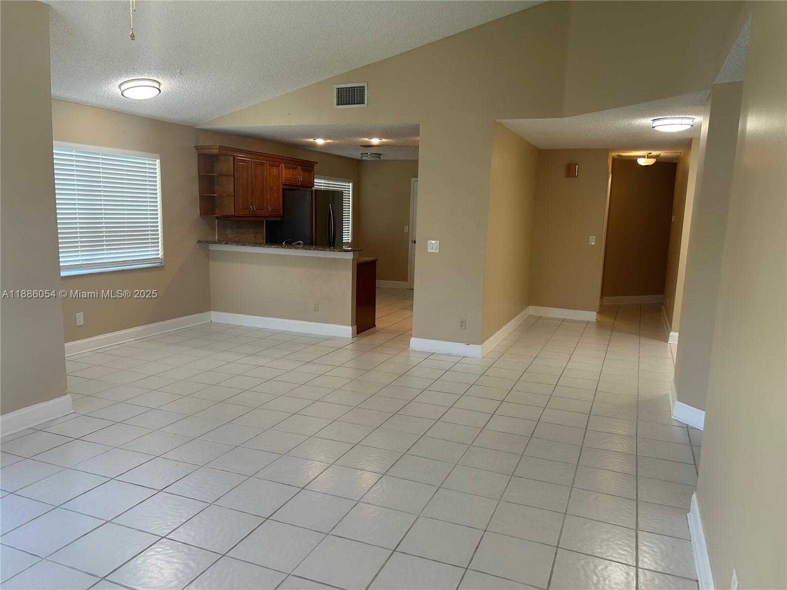 Small Image of 2939 MYRTLE OAK CIR, Davie Number 7