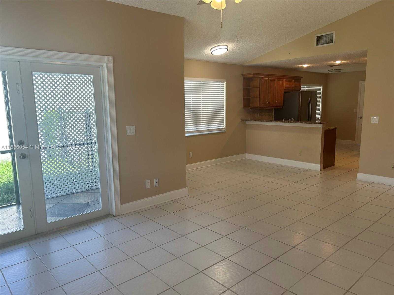 Small Image of 2939 MYRTLE OAK CIR, Davie Number 8