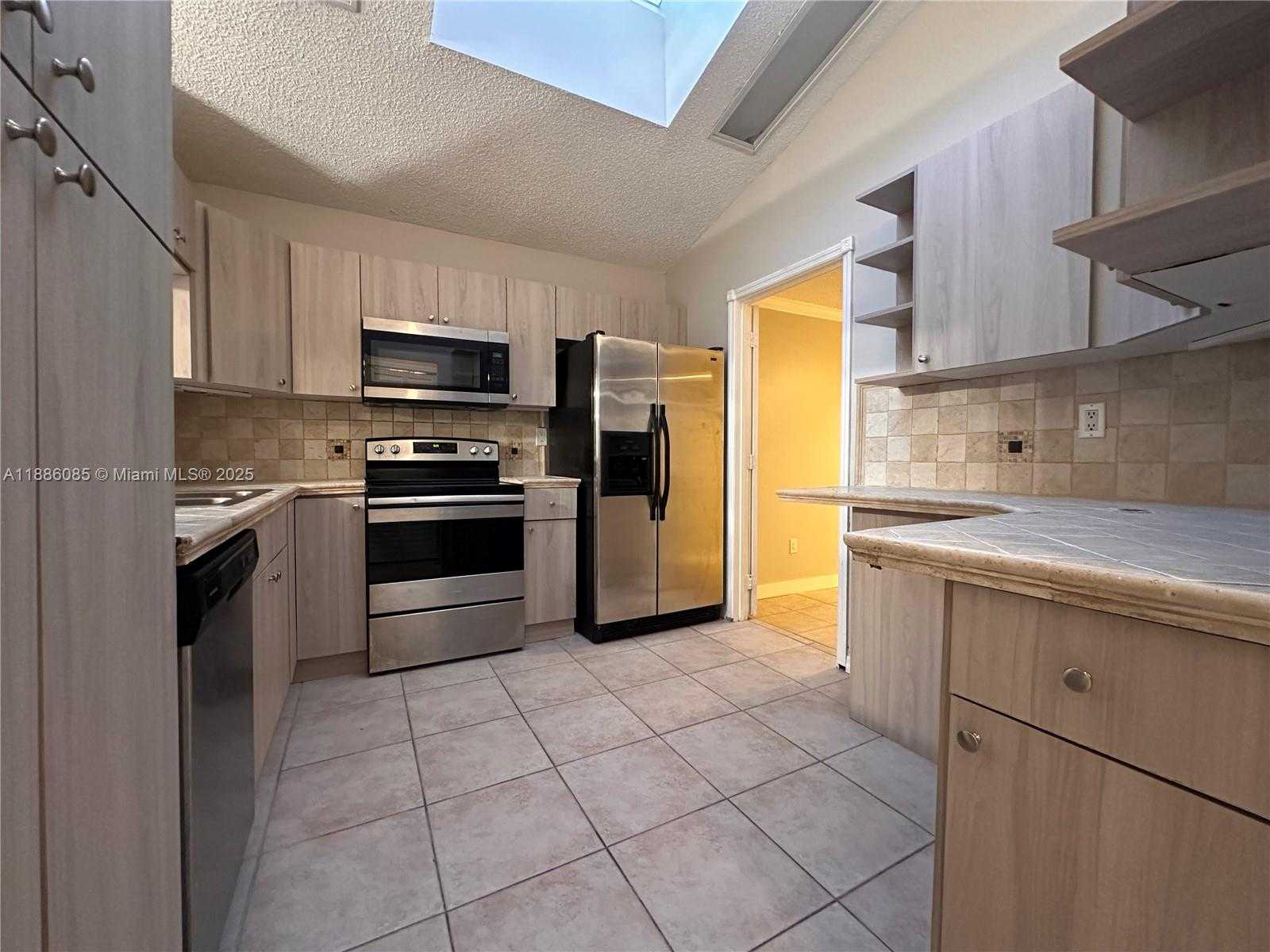 Small Image of 12781 SOUTH WEST 146TH LN, Miami Number 11