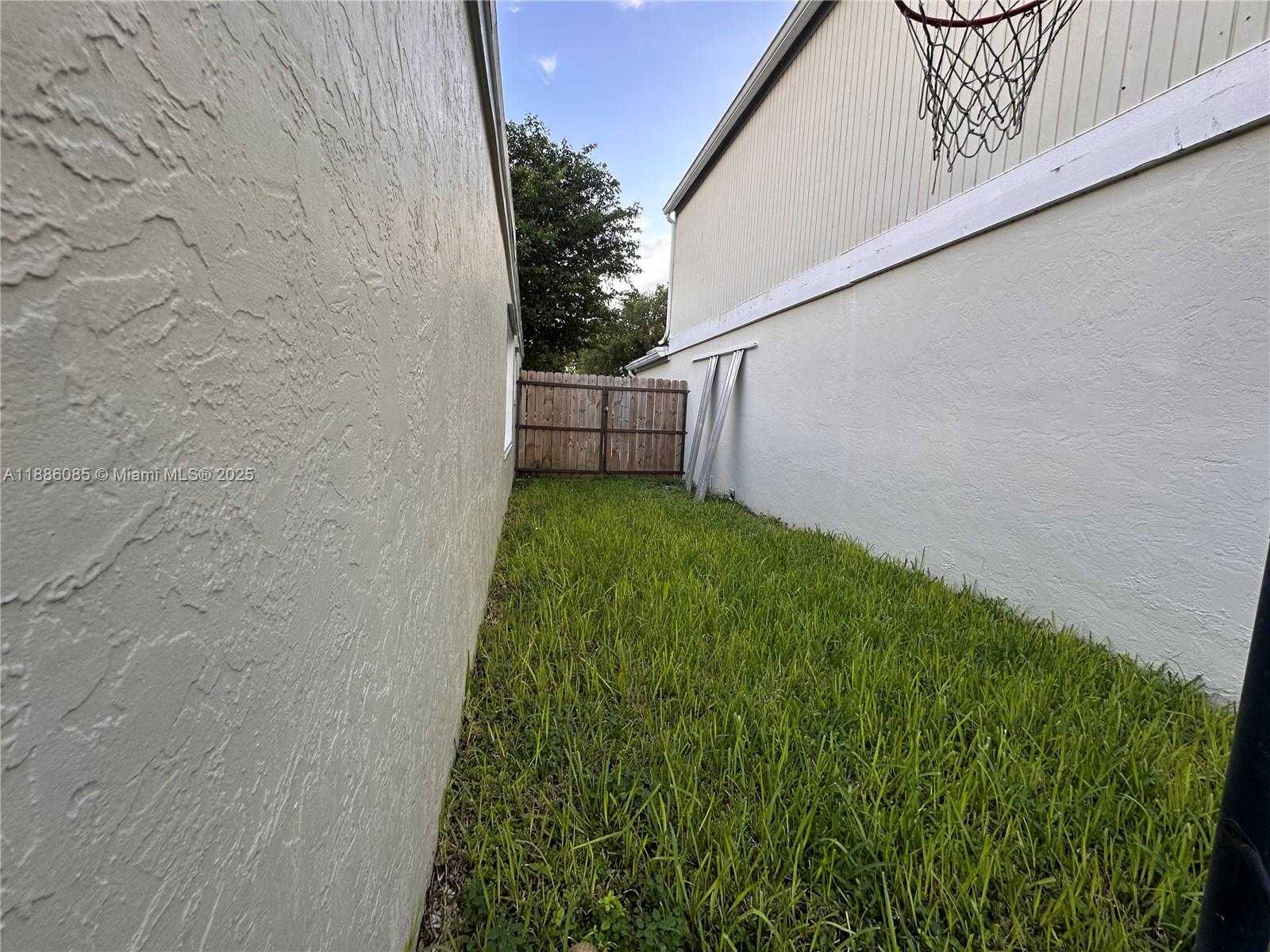 Small Image of 12781 SOUTH WEST 146TH LN, Miami Number 19