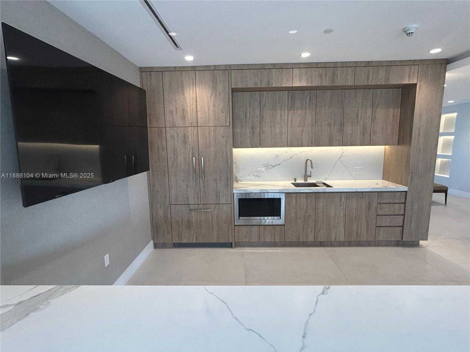 Small Image of 801 NORTH VENETIAN DRIVE #202, Miami Number 46