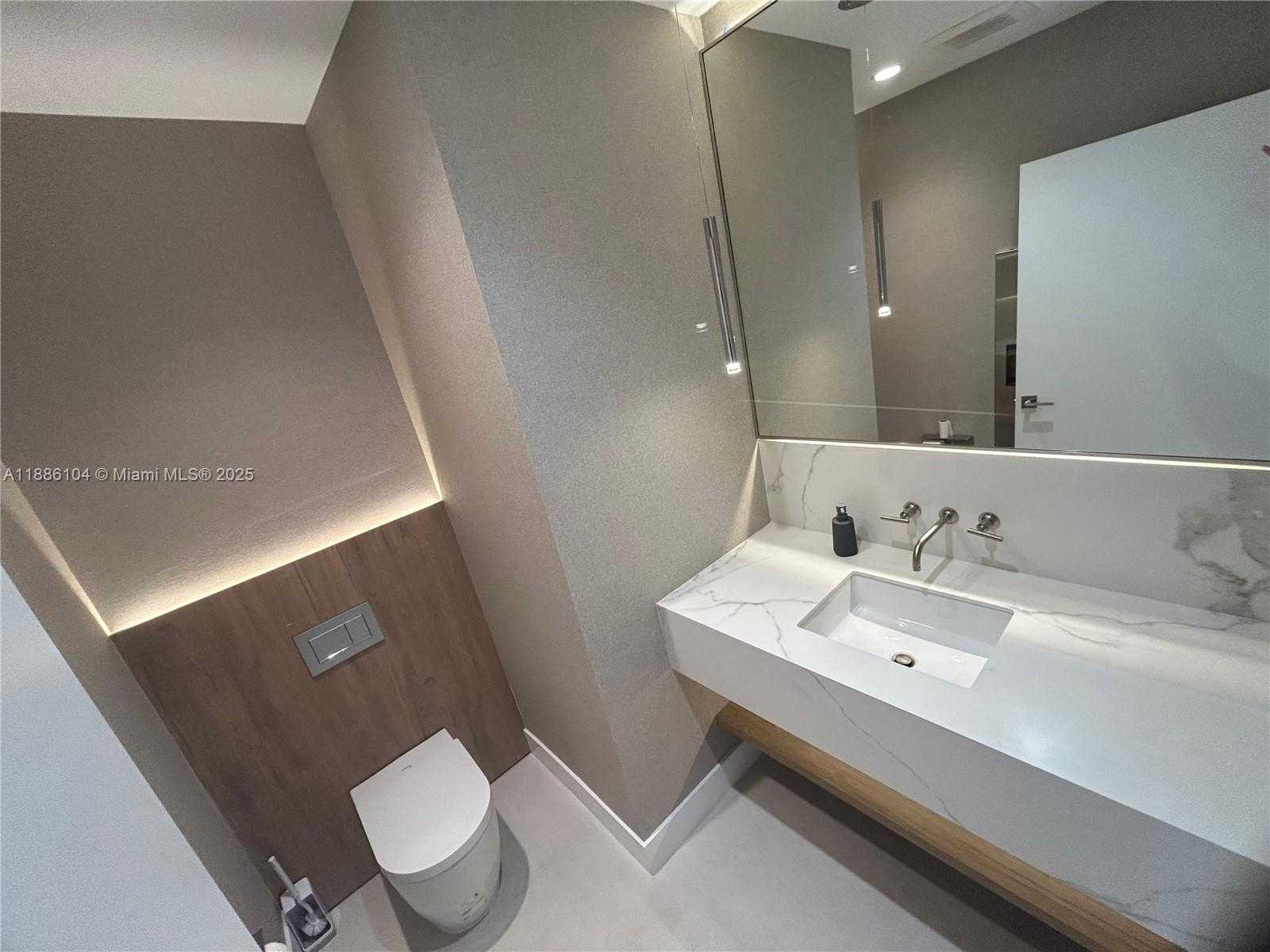 Small Image of 801 NORTH VENETIAN DRIVE #202, Miami Number 56
