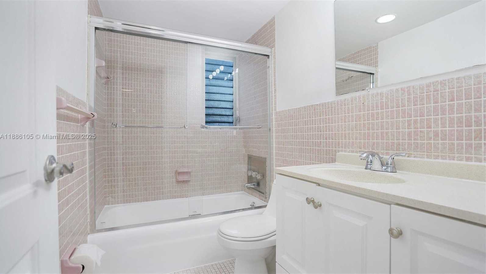 Small Image of 1340 LINCOLN RD #404, Miami Beach Number 15