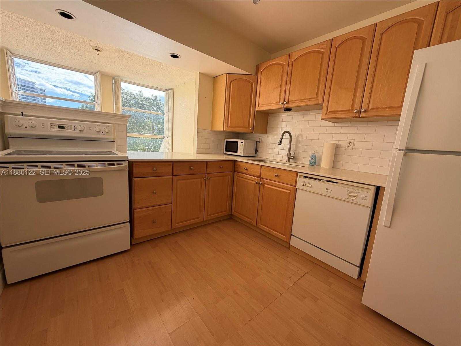 Small Image of 801 THREE ISLANDS BLVD #211, Hallandale Beach Number 13