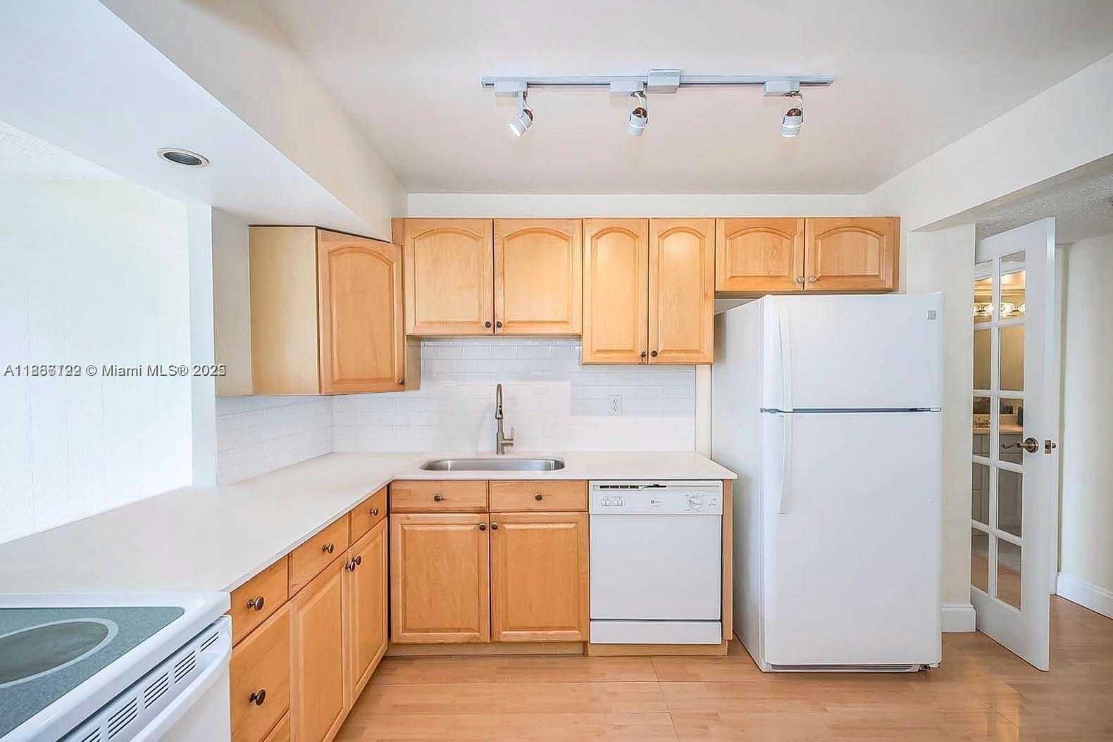 Small Image of 801 THREE ISLANDS BLVD #211, Hallandale Beach Number 5
