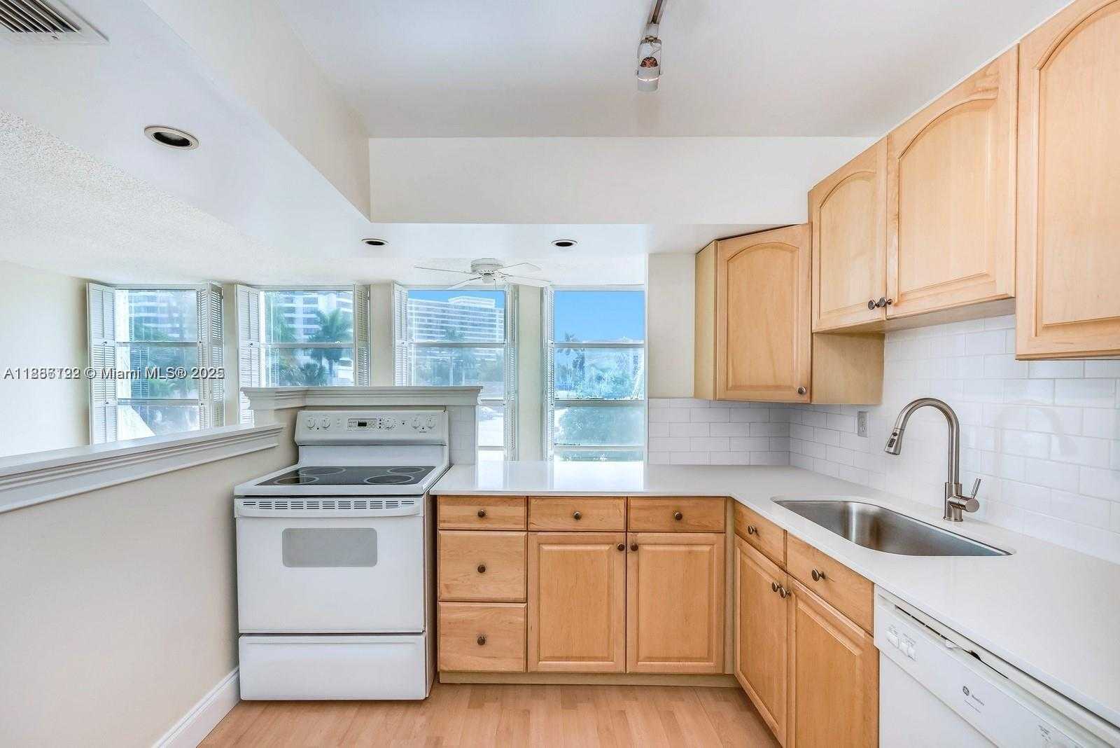 Small Image of 801 THREE ISLANDS BLVD #211, Hallandale Beach Number 6
