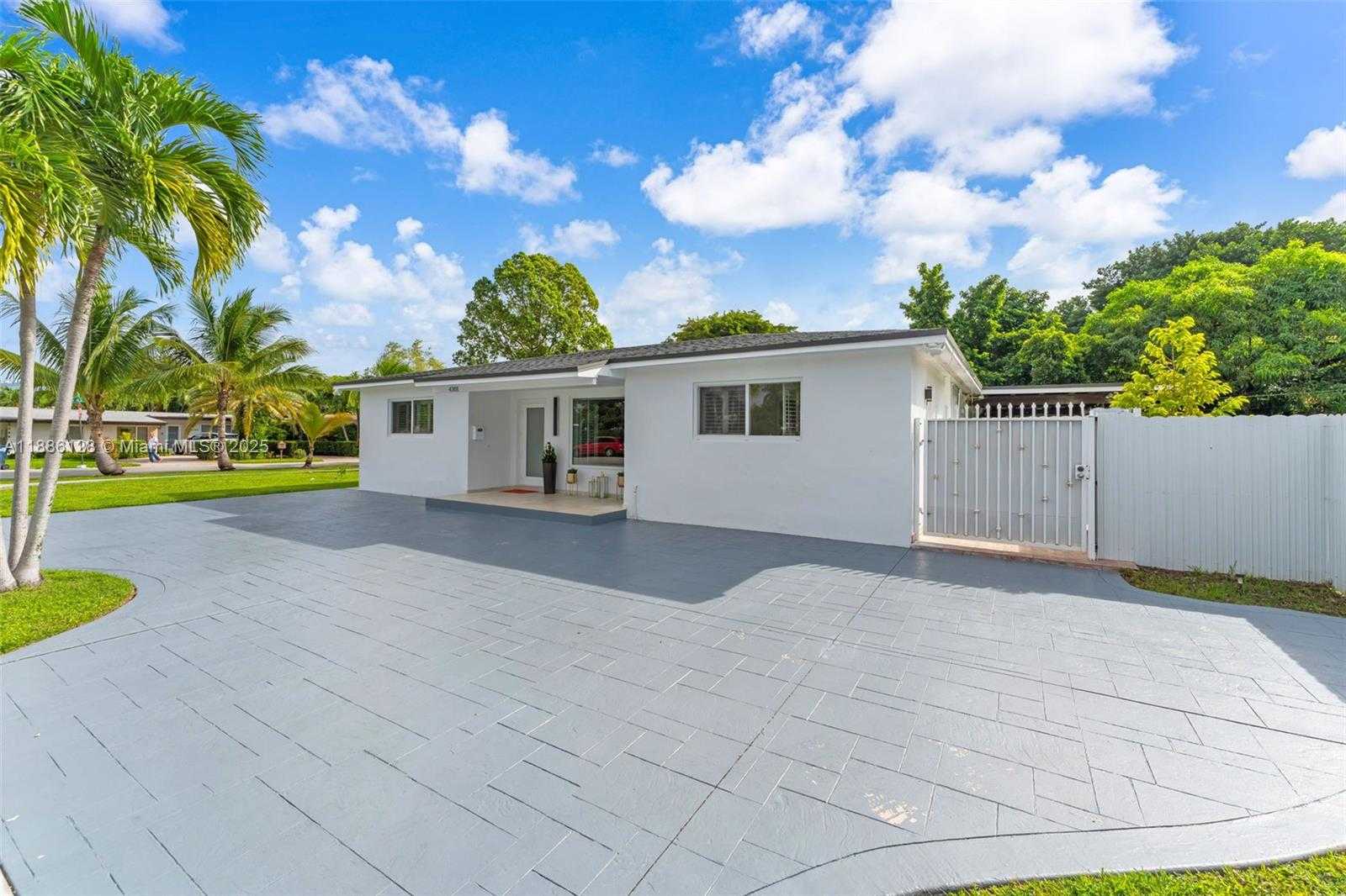 Small Image of 4301 SOUTH WEST 85TH AVE, Miami Number 2