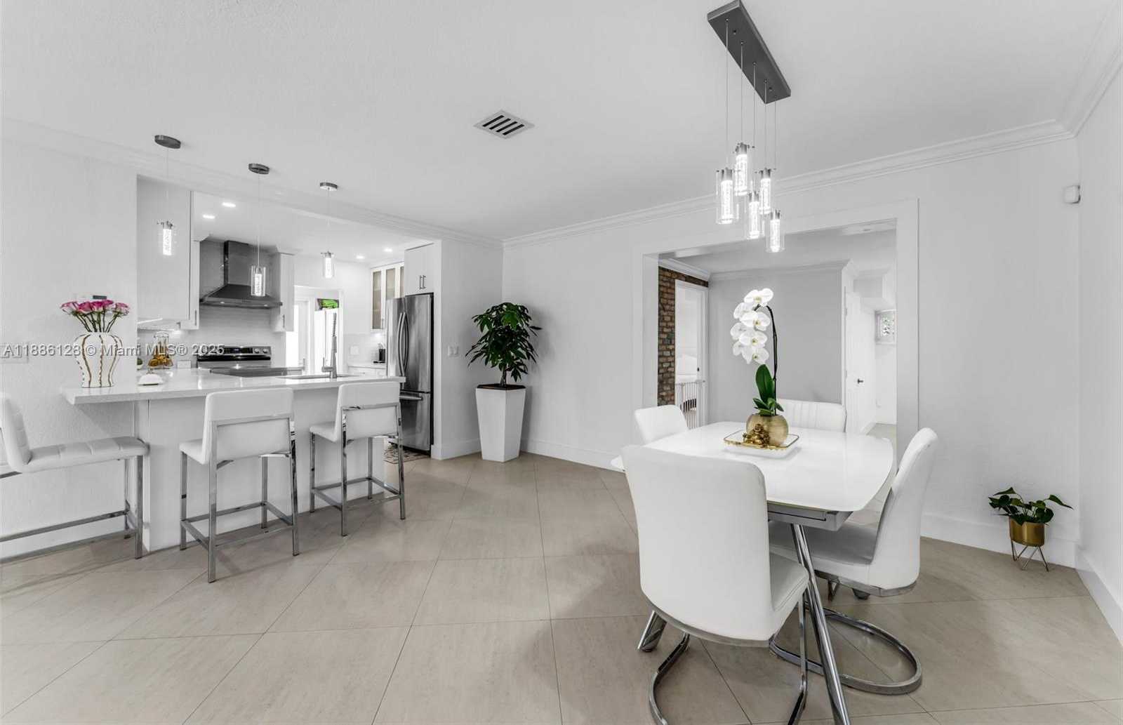 Small Image of 4301 SOUTH WEST 85TH AVE, Miami Number 7
