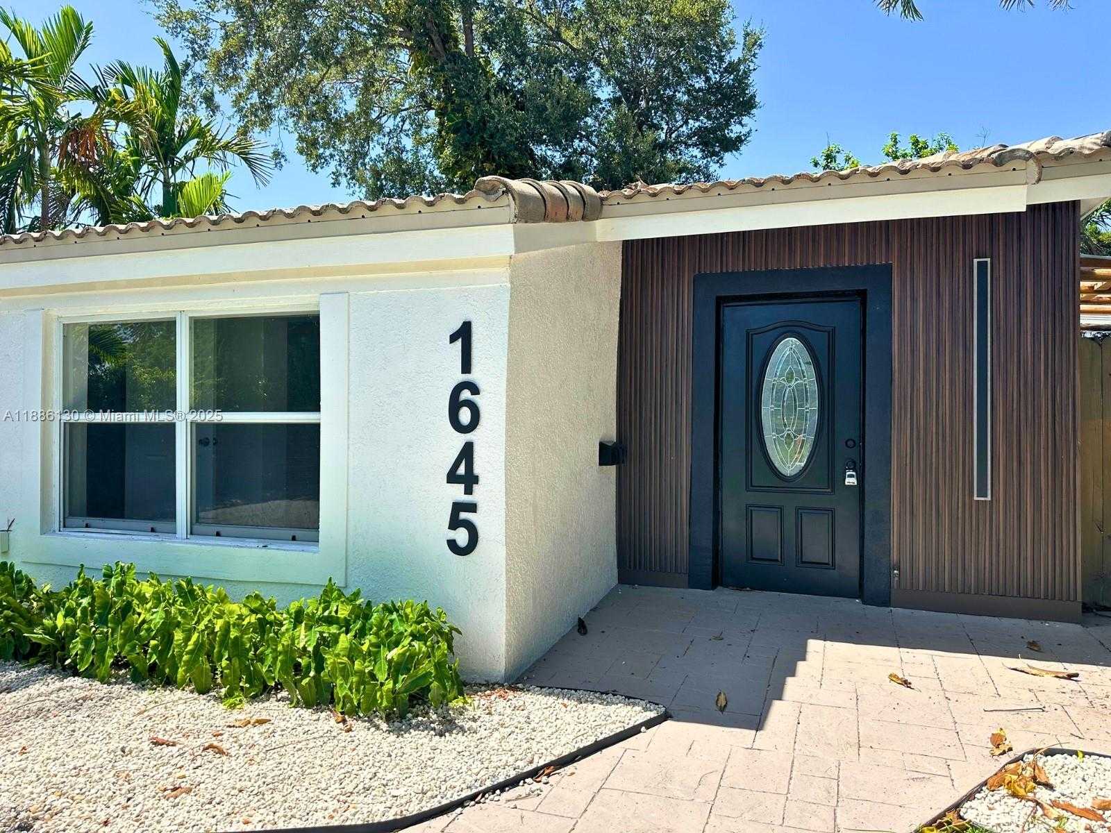 Small Image of 1645 NORTH EAST 175TH ST, North Miami Beach Number 2