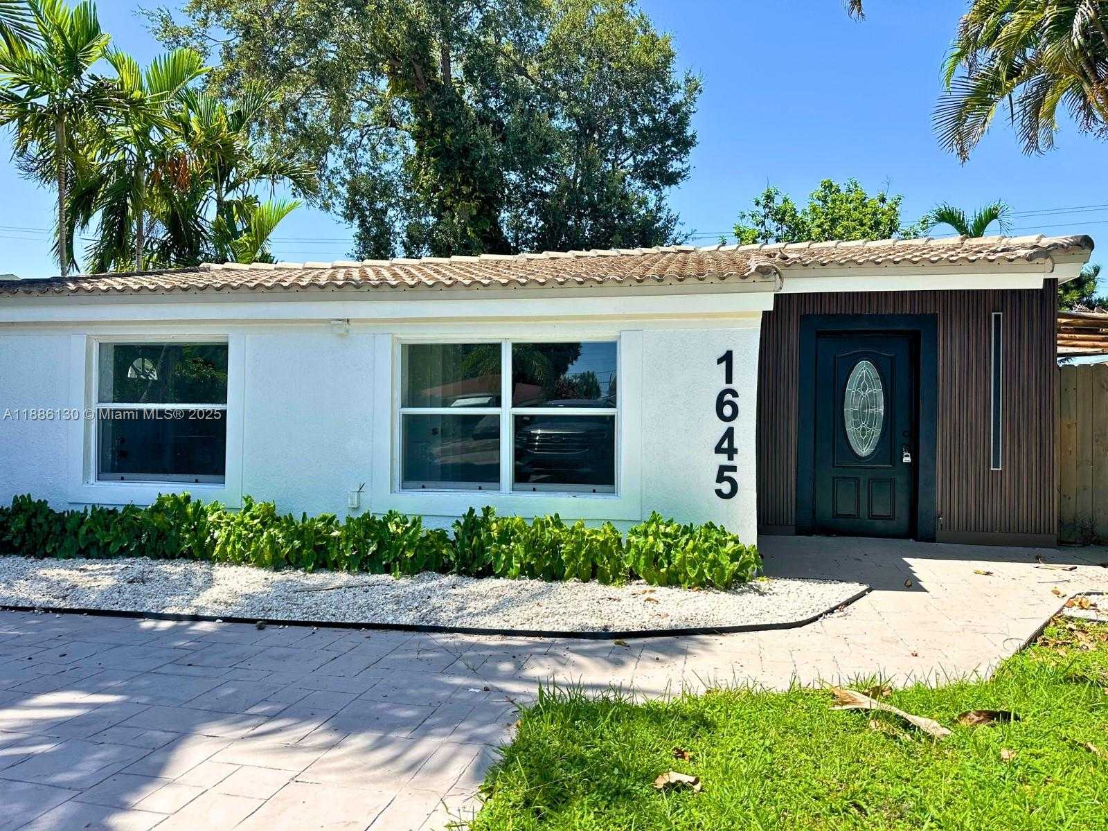 Small Image of 1645 NORTH EAST 175TH ST, North Miami Beach Number 3