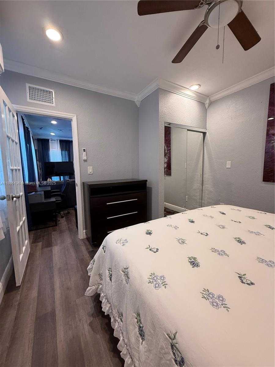 Small Image of Lauderdale Lakes Number 12