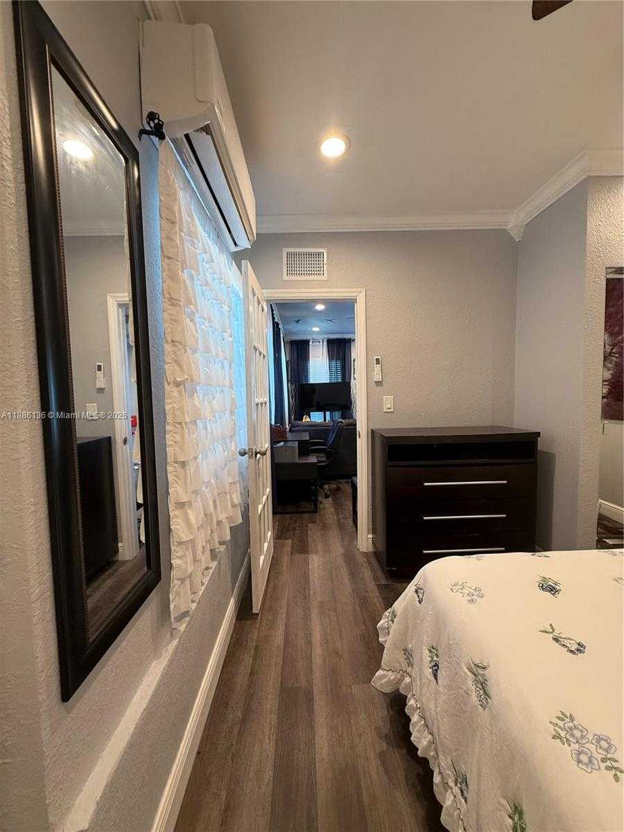 Small Image of Lauderdale Lakes Number 9