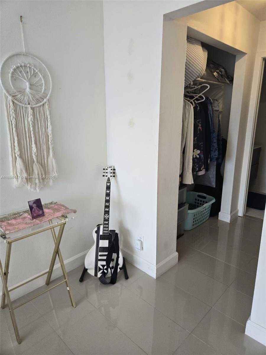 Small Image of 200 SOUTH EAST 15TH RD #8J, Miami Number 15