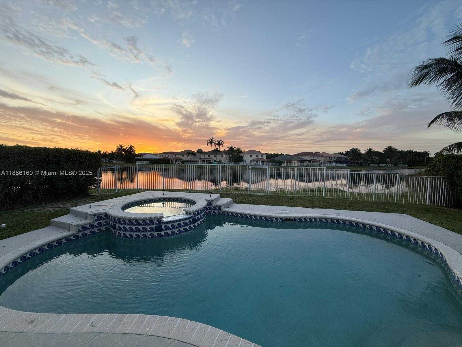 Small Image of 4249 MAGNOLIA RIDGE DR, Weston Number 2