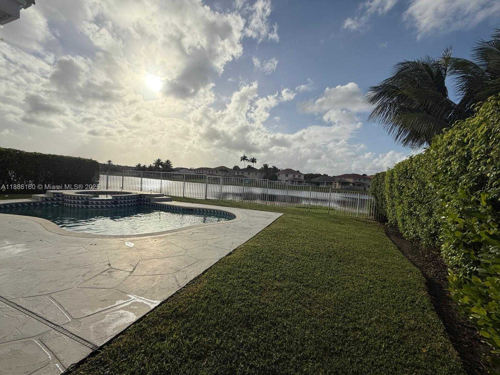 Small Image of 4249 MAGNOLIA RIDGE DR, Weston Number 3