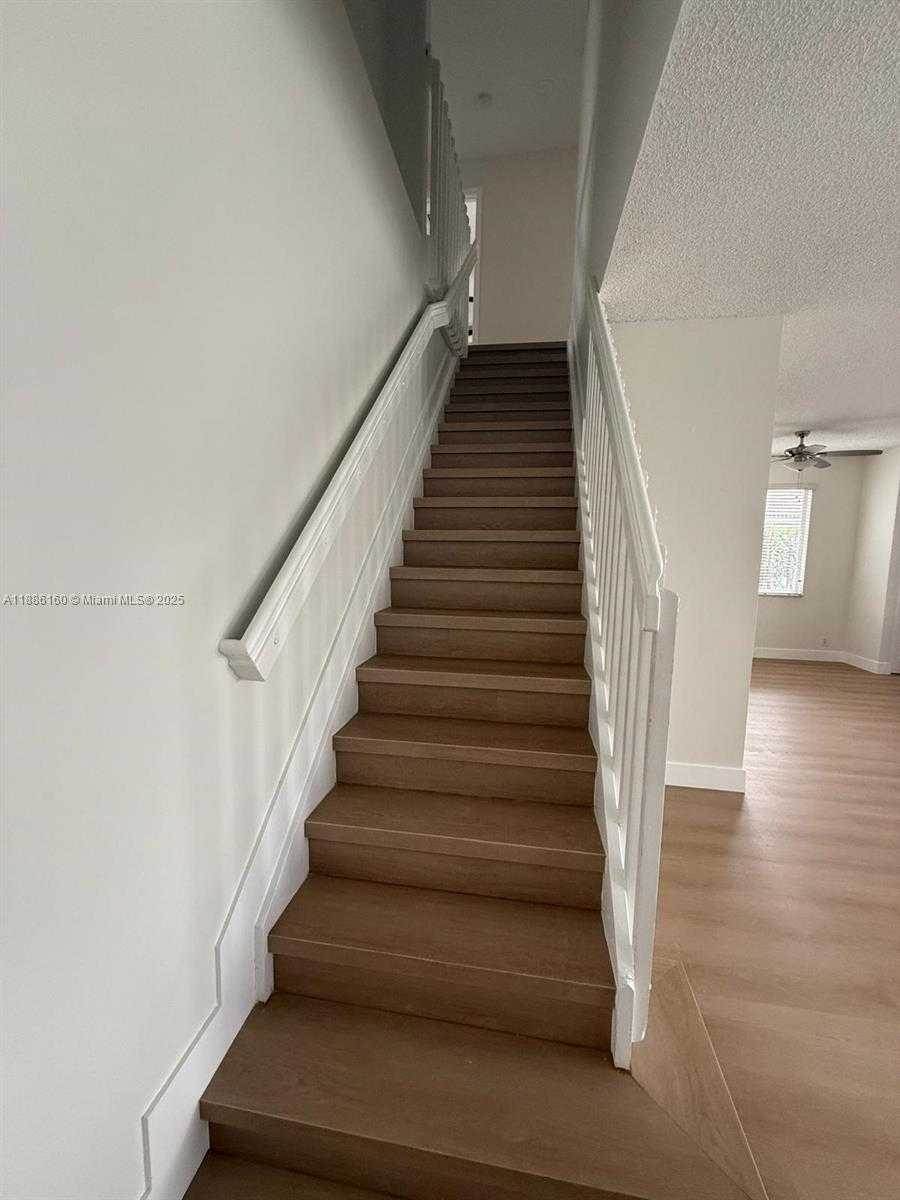 Small Image of 4249 MAGNOLIA RIDGE DR, Weston Number 7