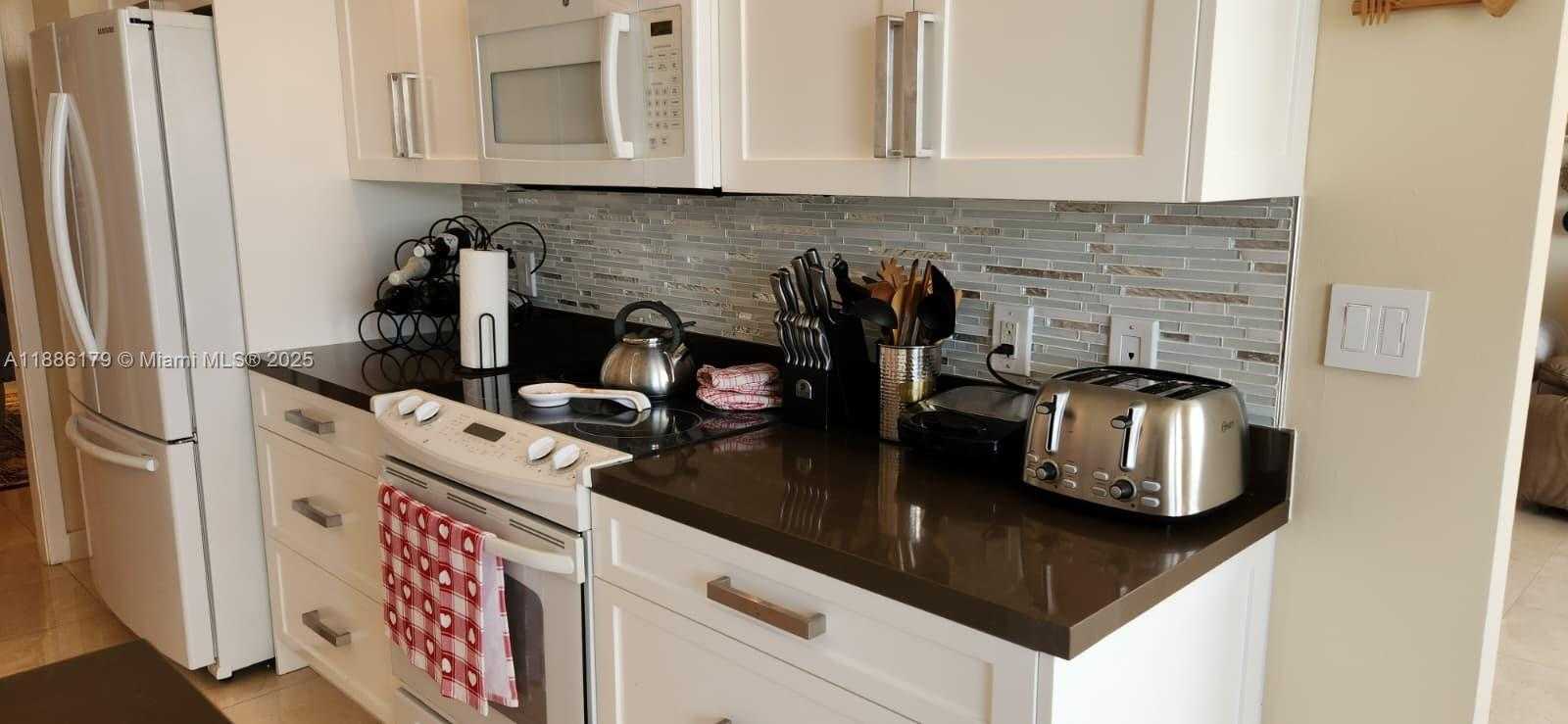 Small Image of 2000 ISLAND BLVD #2605, Aventura Number 11