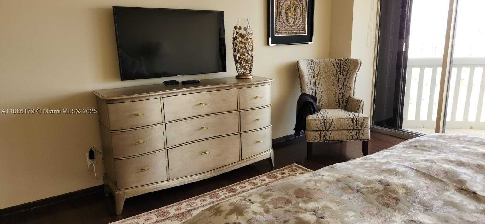 Small Image of 2000 ISLAND BLVD #2605, Aventura Number 5