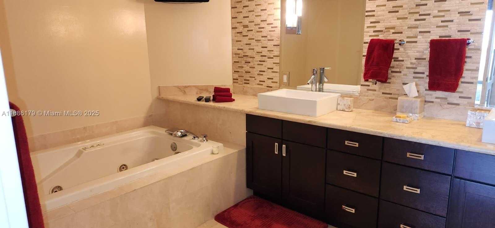 Small Image of 2000 ISLAND BLVD #2605, Aventura Number 7