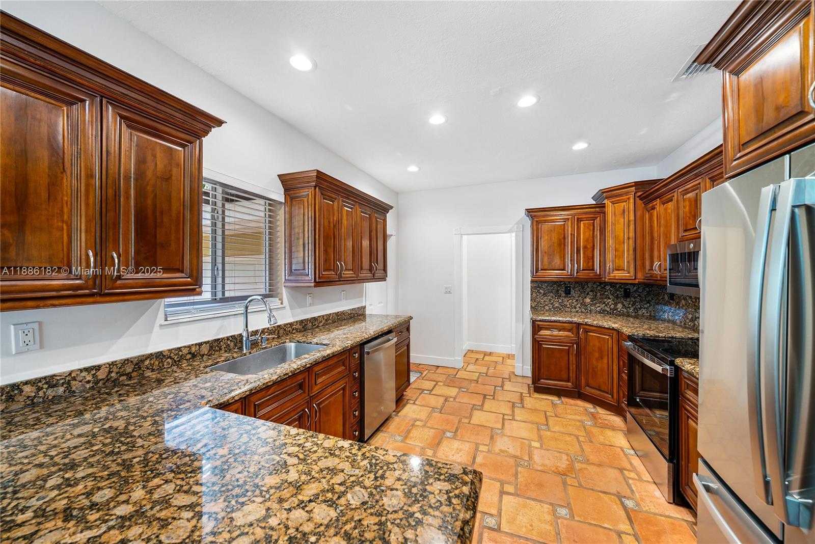 Small Image of 1039 HARDEE RD #1039, Coral Gables Number 10