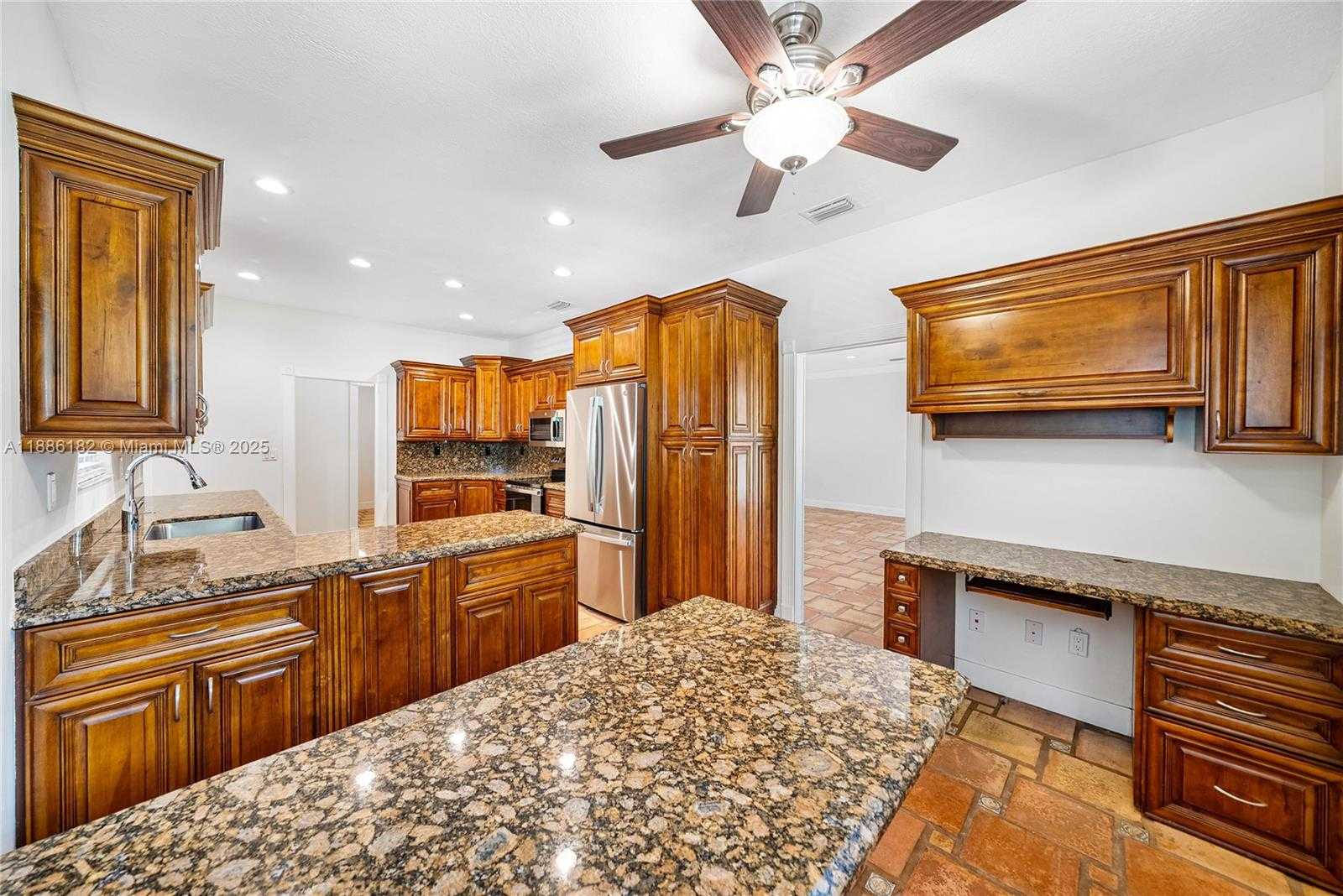 Small Image of 1039 HARDEE RD #1039, Coral Gables Number 11