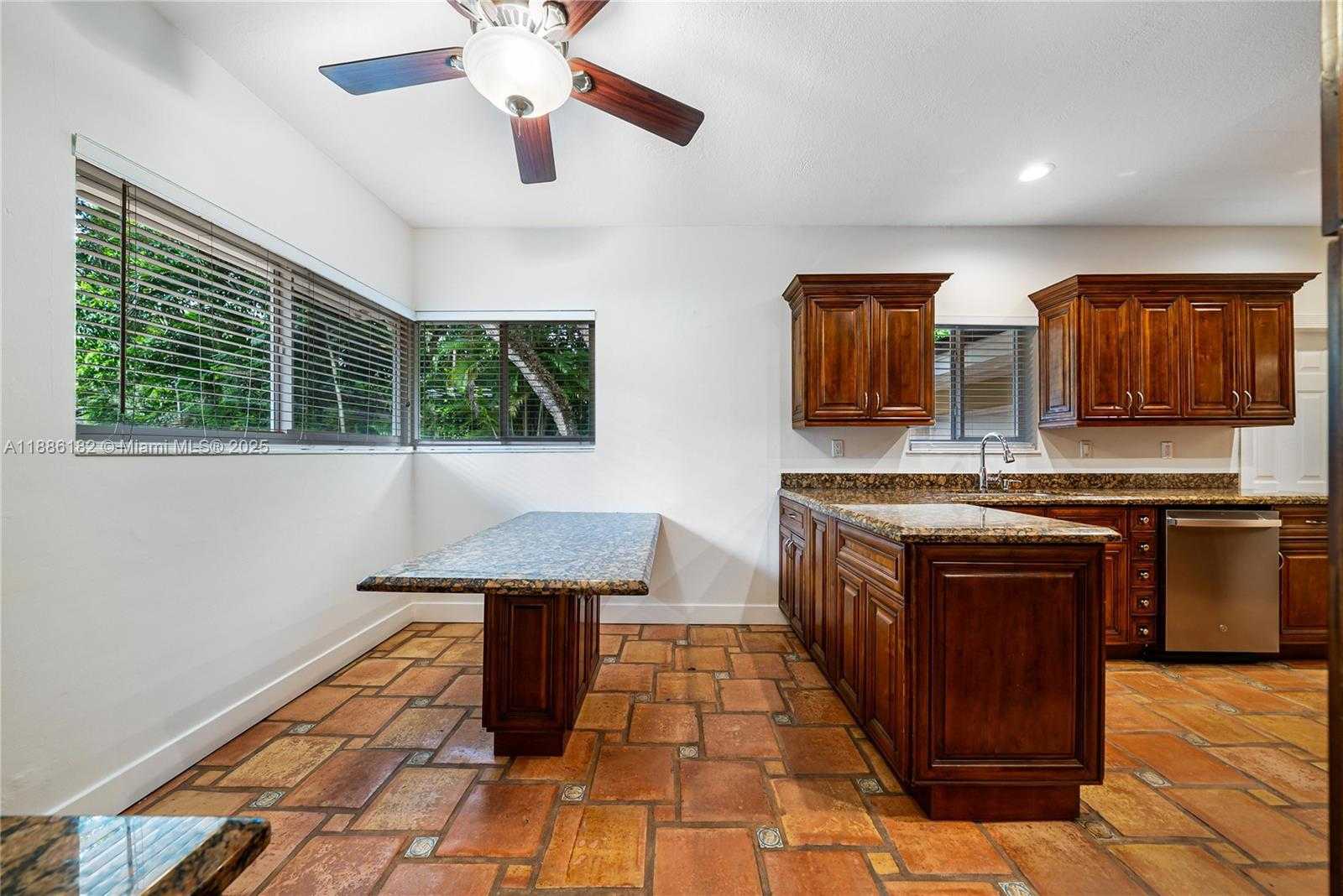 Small Image of 1039 HARDEE RD #1039, Coral Gables Number 12